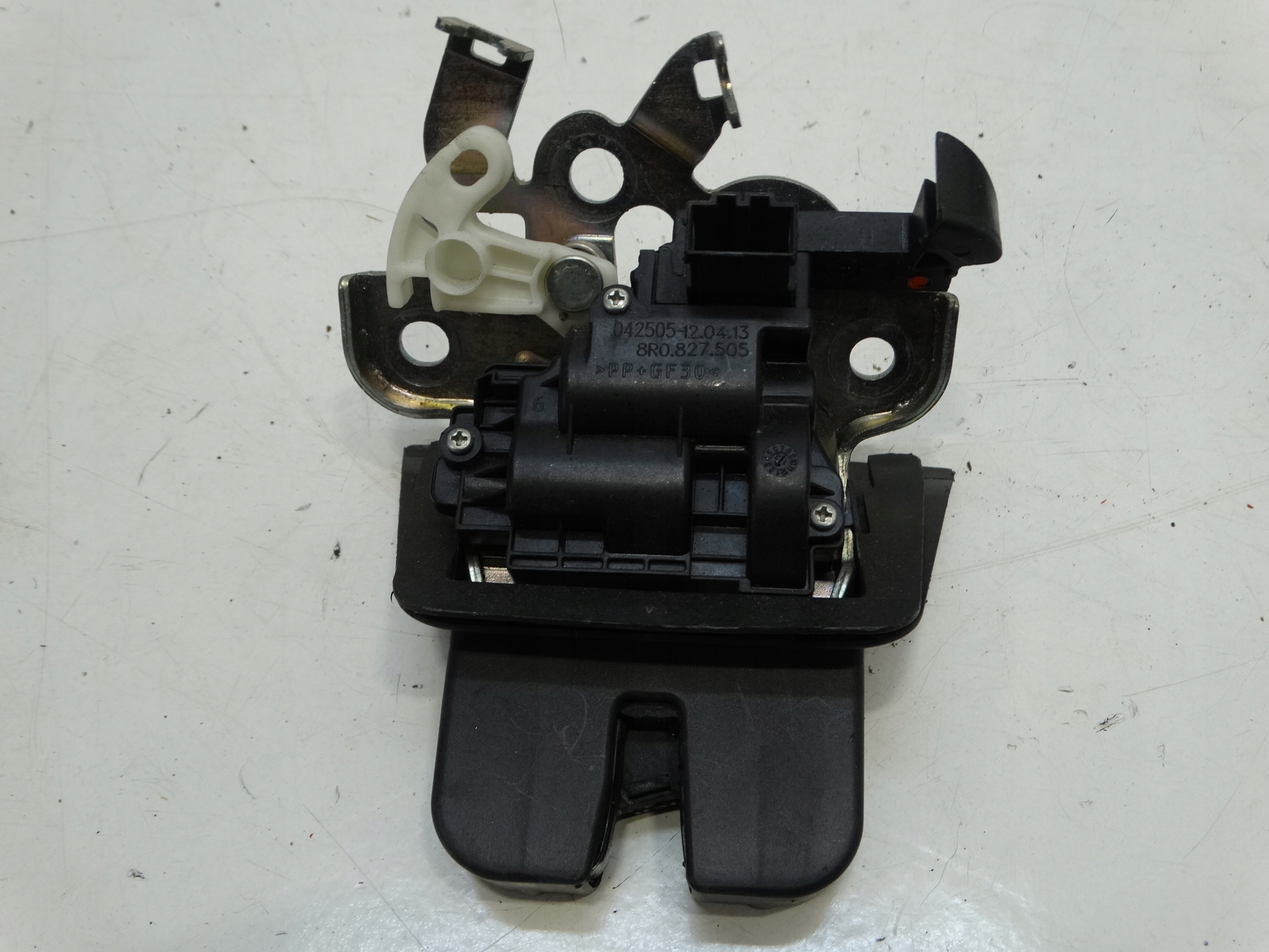 lock bonnet boot rear part AUDI A4 B8 07-15R. 8R0827505