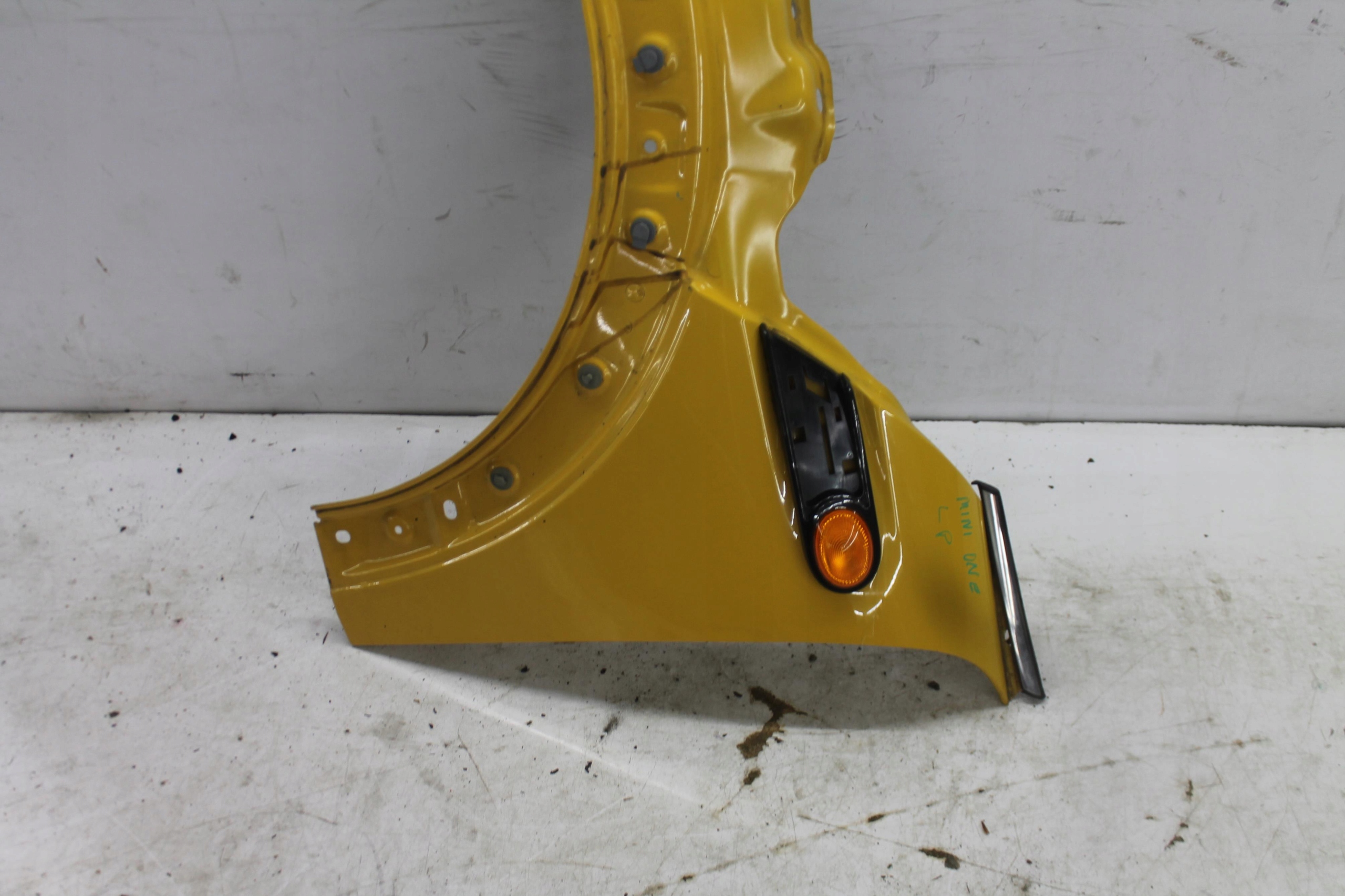 fender left front front MINI R56 R55 R57 06-10