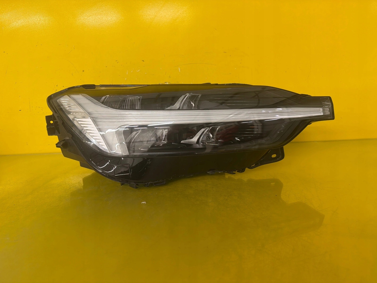 light right Volvo XC60 II Lift 2020- Mid Led 32338983