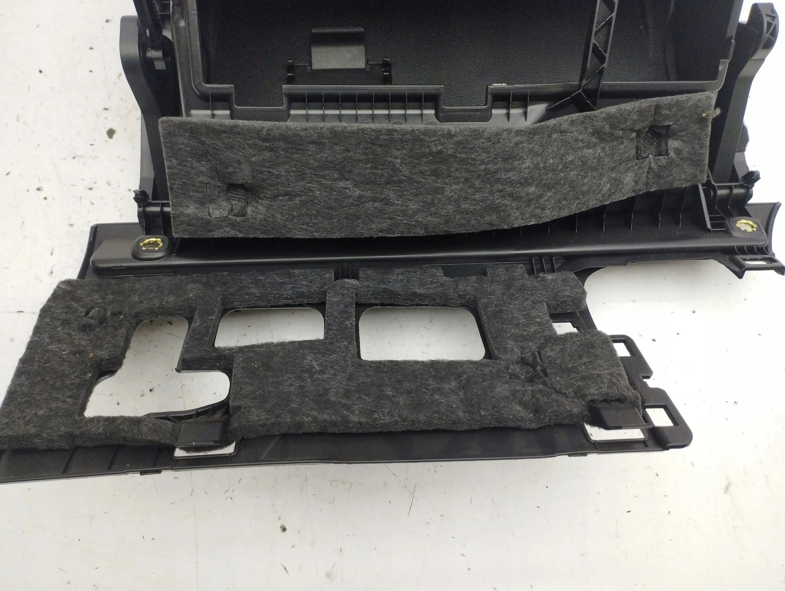 Audi Q2 - 2017 бардачок