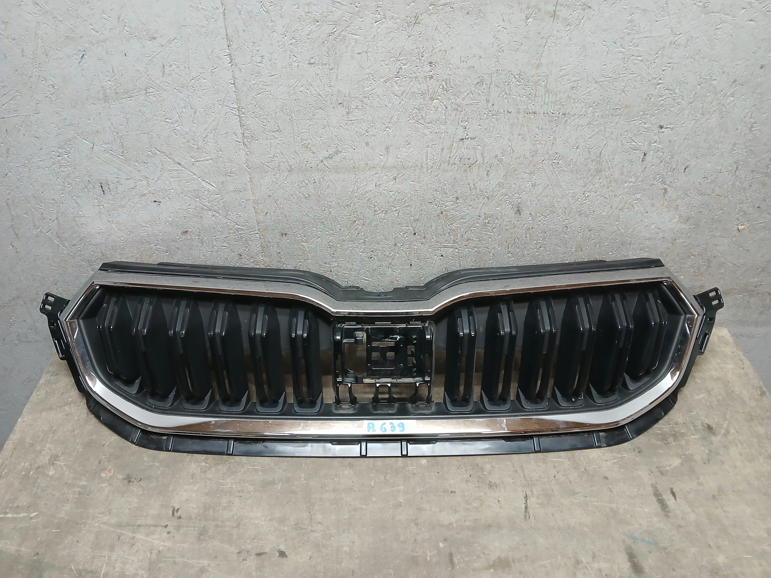 maska SKODA KAMIQ 658 658853653C