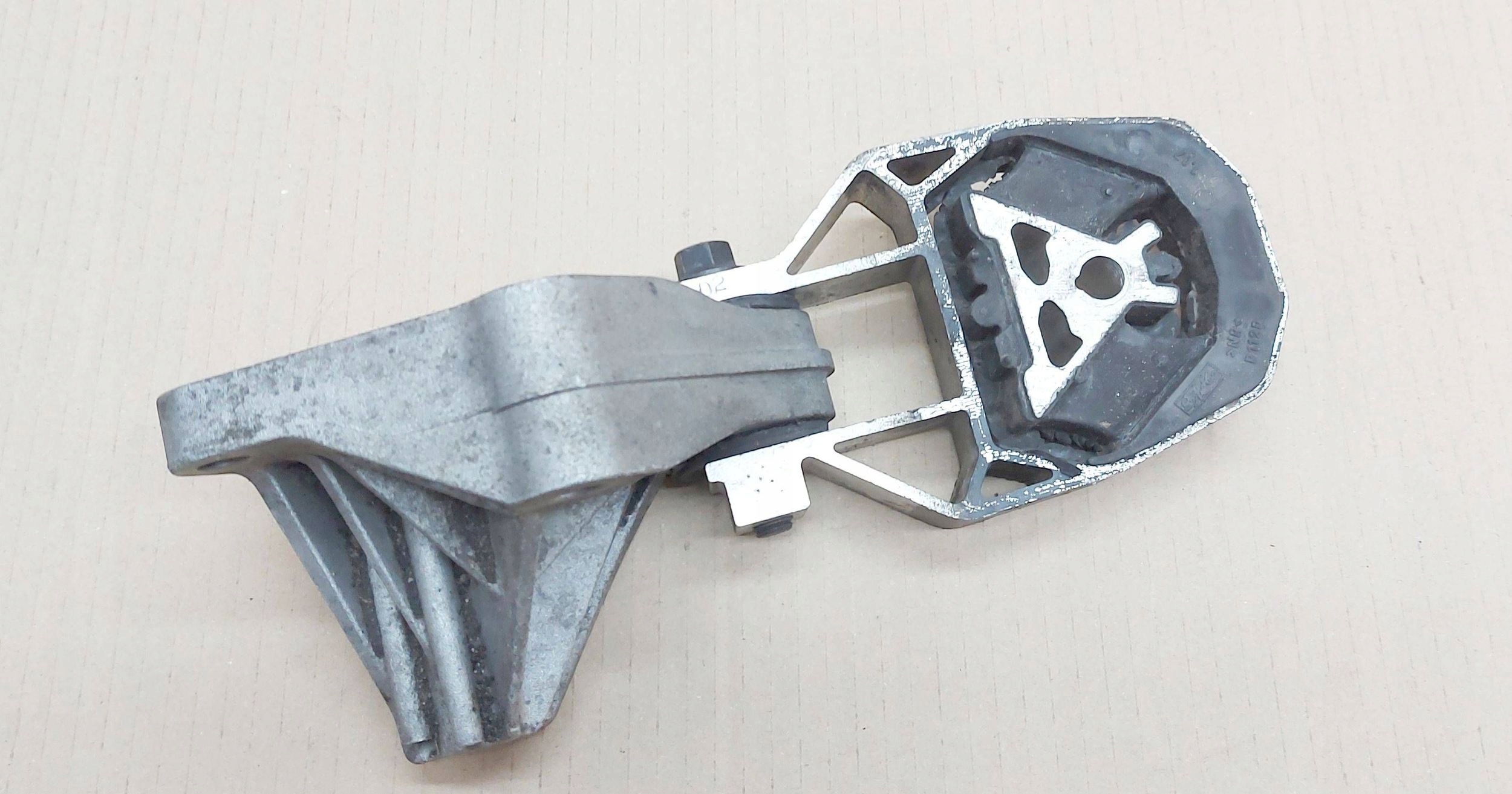Poduszka łapa skrzyni Ford Focus Mk3