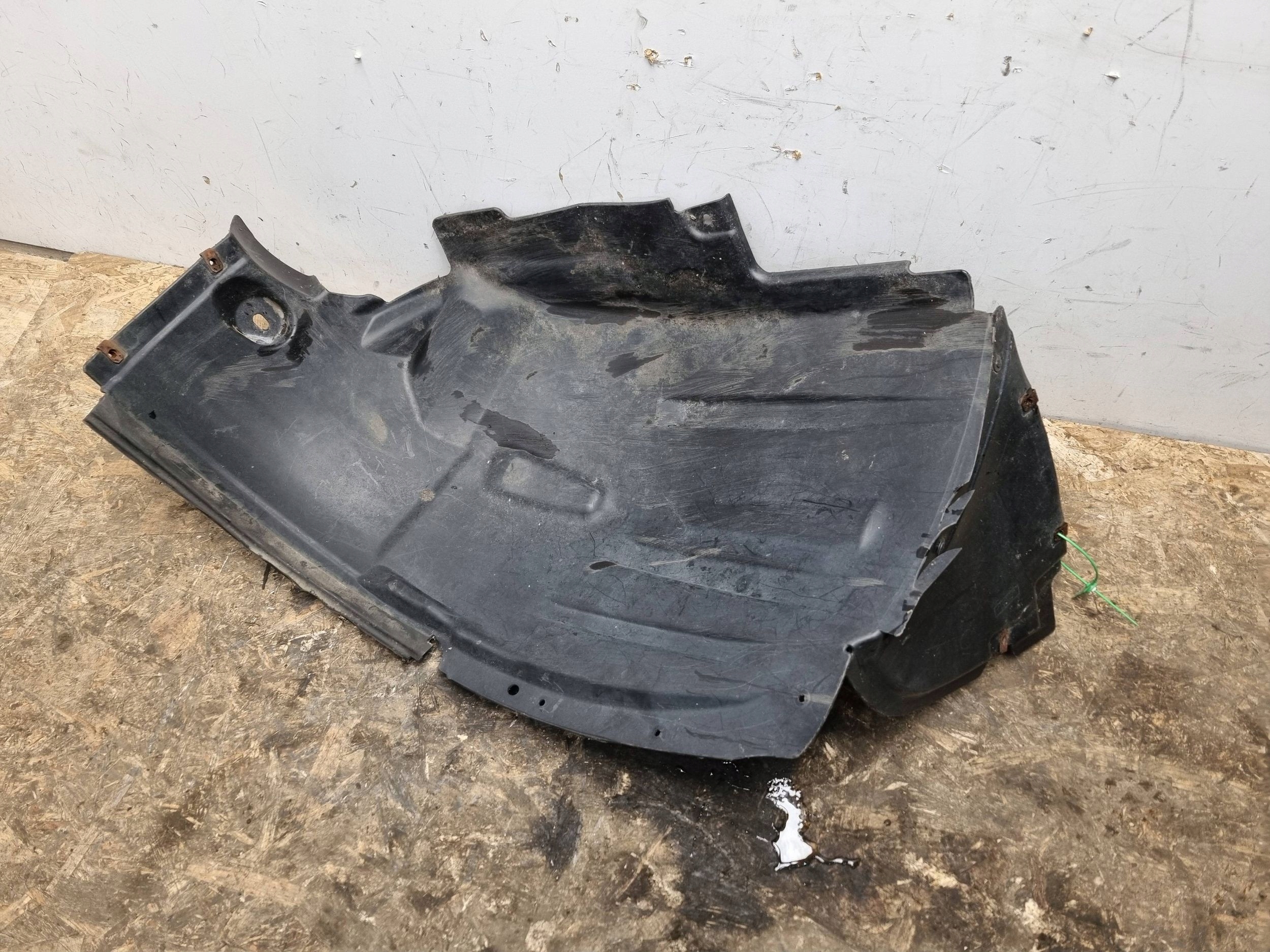 mudguard left front part front A2518840522 MERCEDES R W251