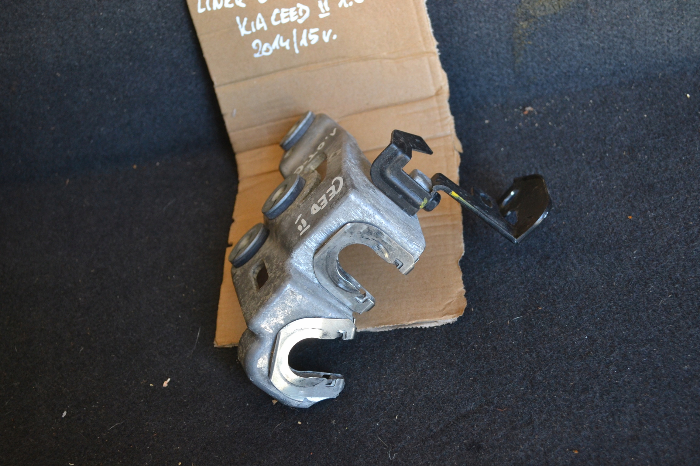 Stütze Halter der Kulisse linek Kia Ceed 2014