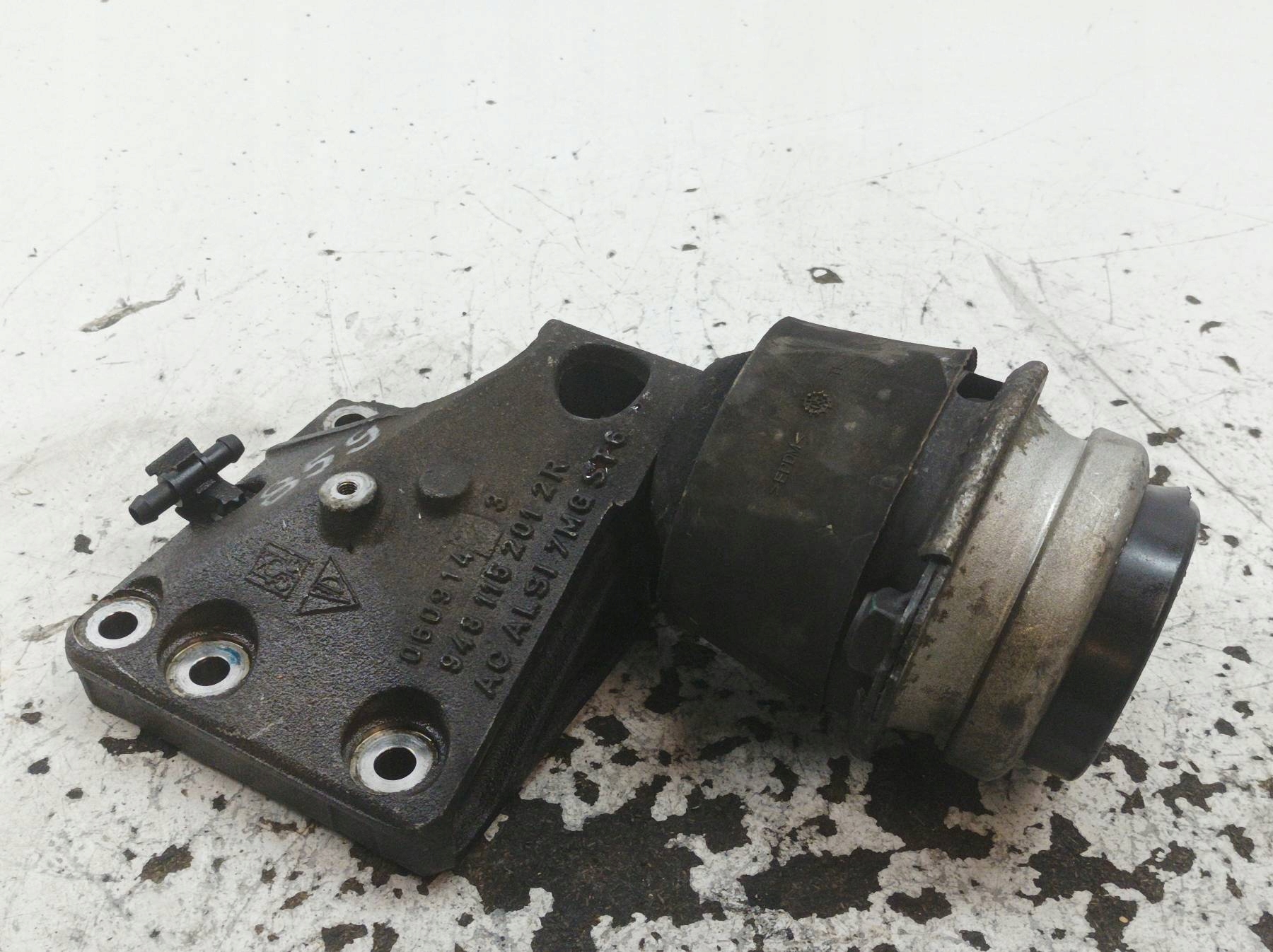 engine mount 9481152012R 4.5 V8 Porsche Cayenne and (2002 – 2010)