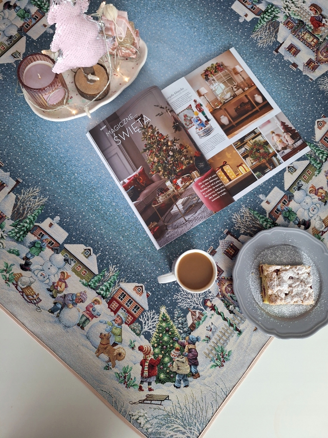 Ubrus 100x100 cm s vánočním nádechem 1111