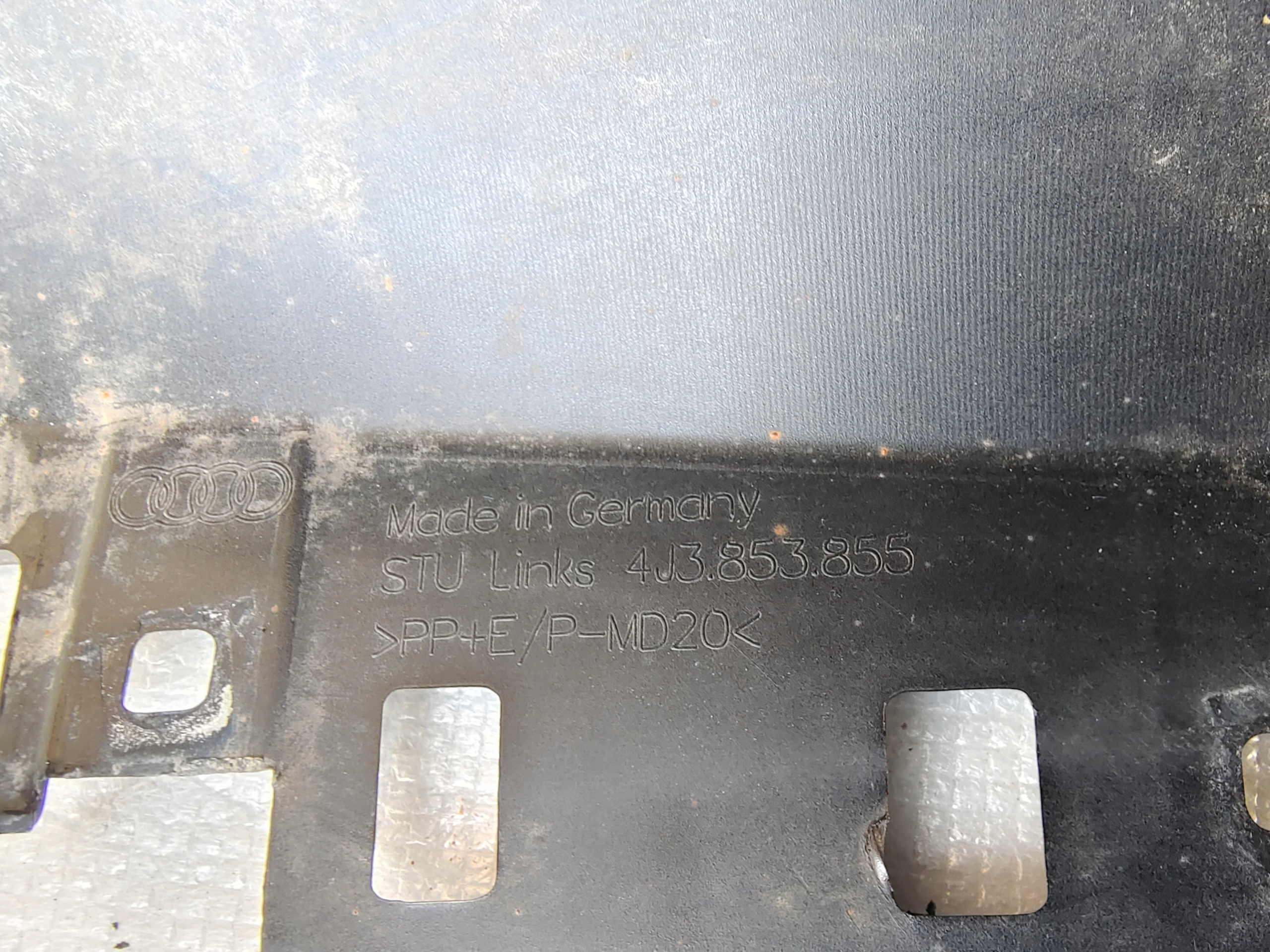 Audi E-TRON GT RS молдинг порога левый 4J3853855