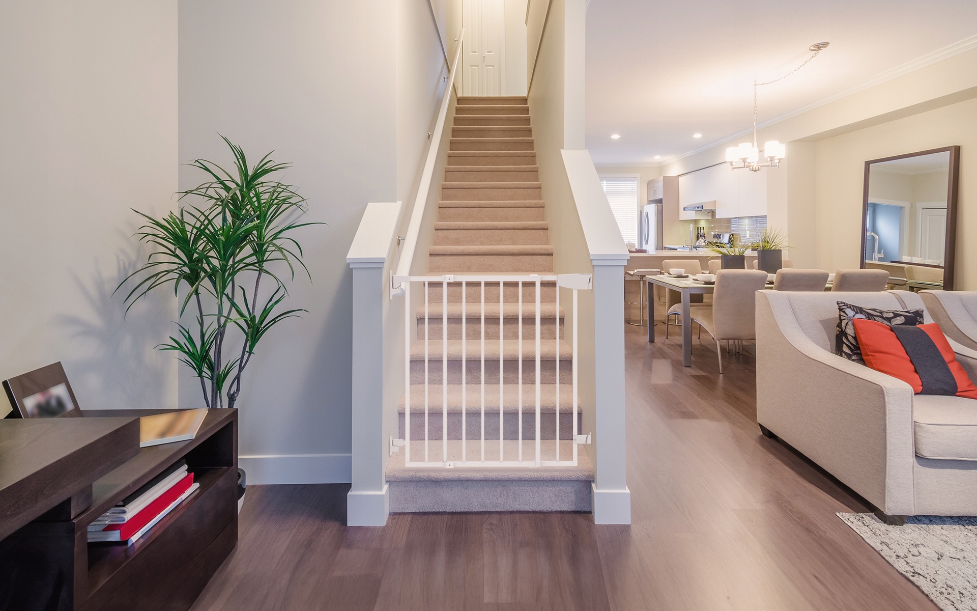 Barierka ZABEZPIECZAJĄCA Tulano Biała Na SCHODY I DO DRZWI 70–104 cm Szerokość montażu 70-104 cm