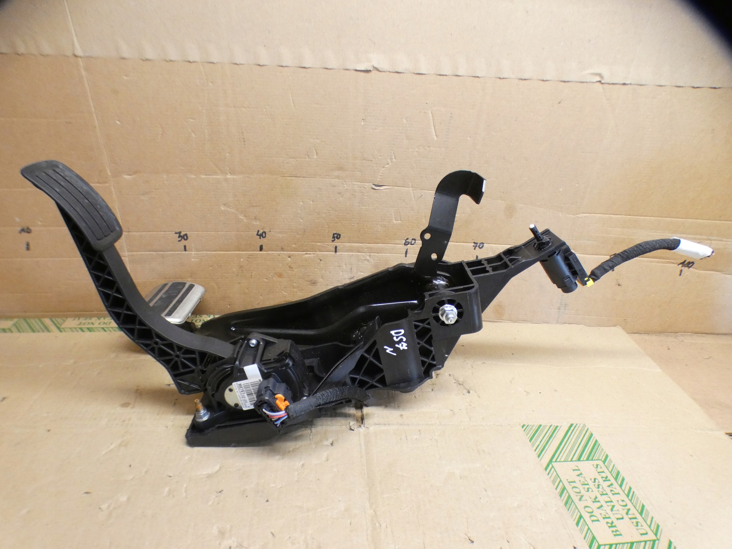 Citroen DS7 Crossback LIFT PEDAL