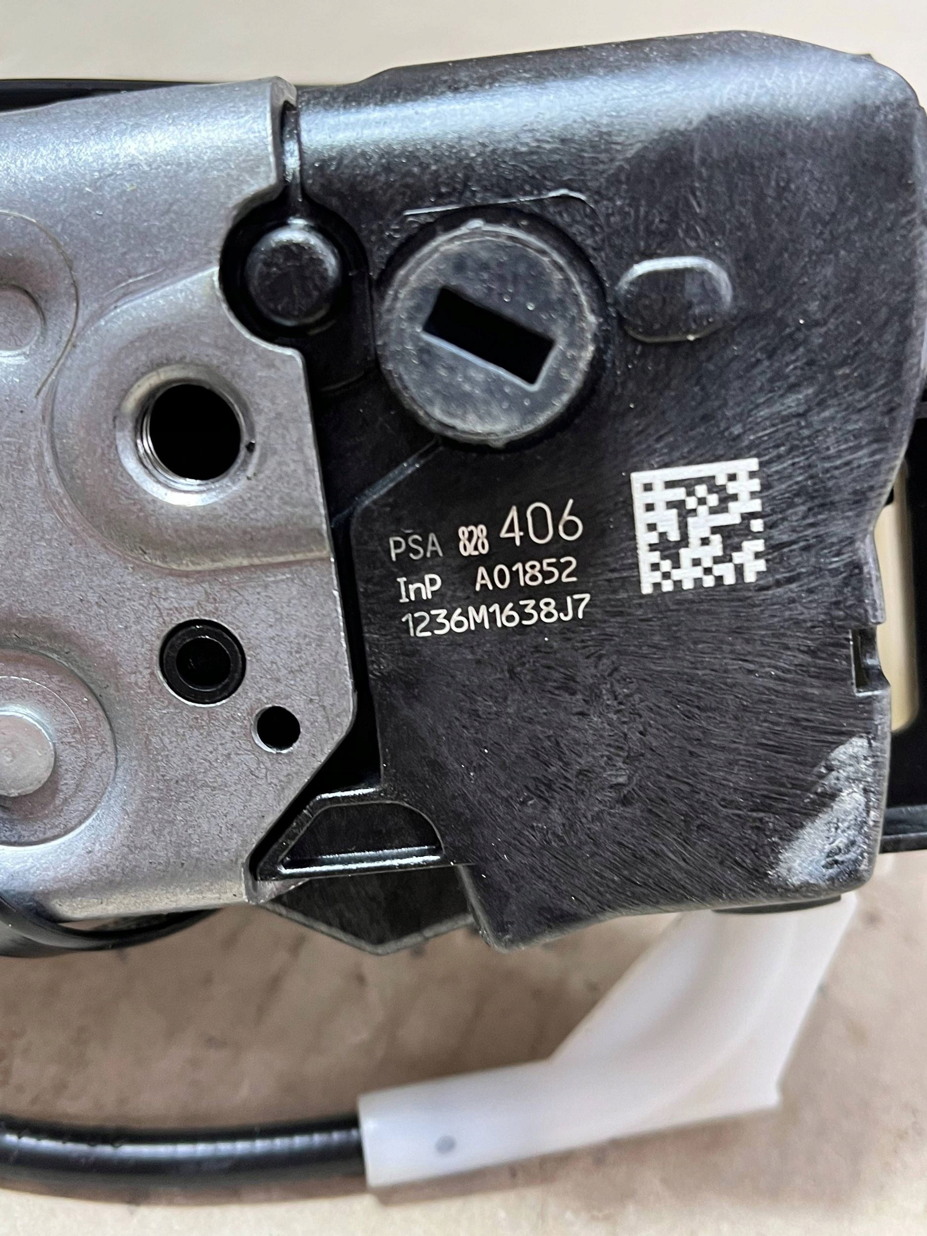 lock door przednich Peugeot Partner 9135EG