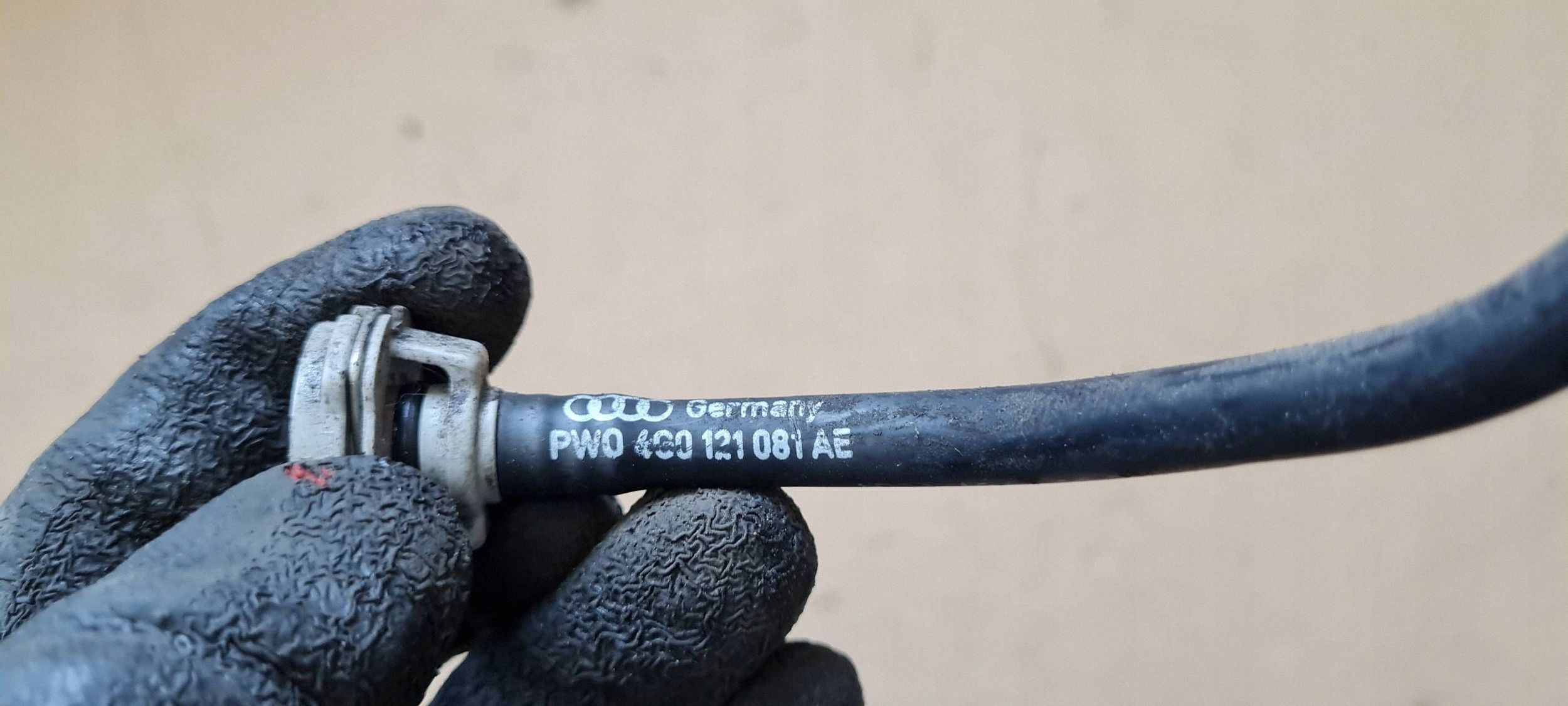 A7 4G prijenos cijevčica vode 3.0 TDI 4G0121081AE A6 C7 4G