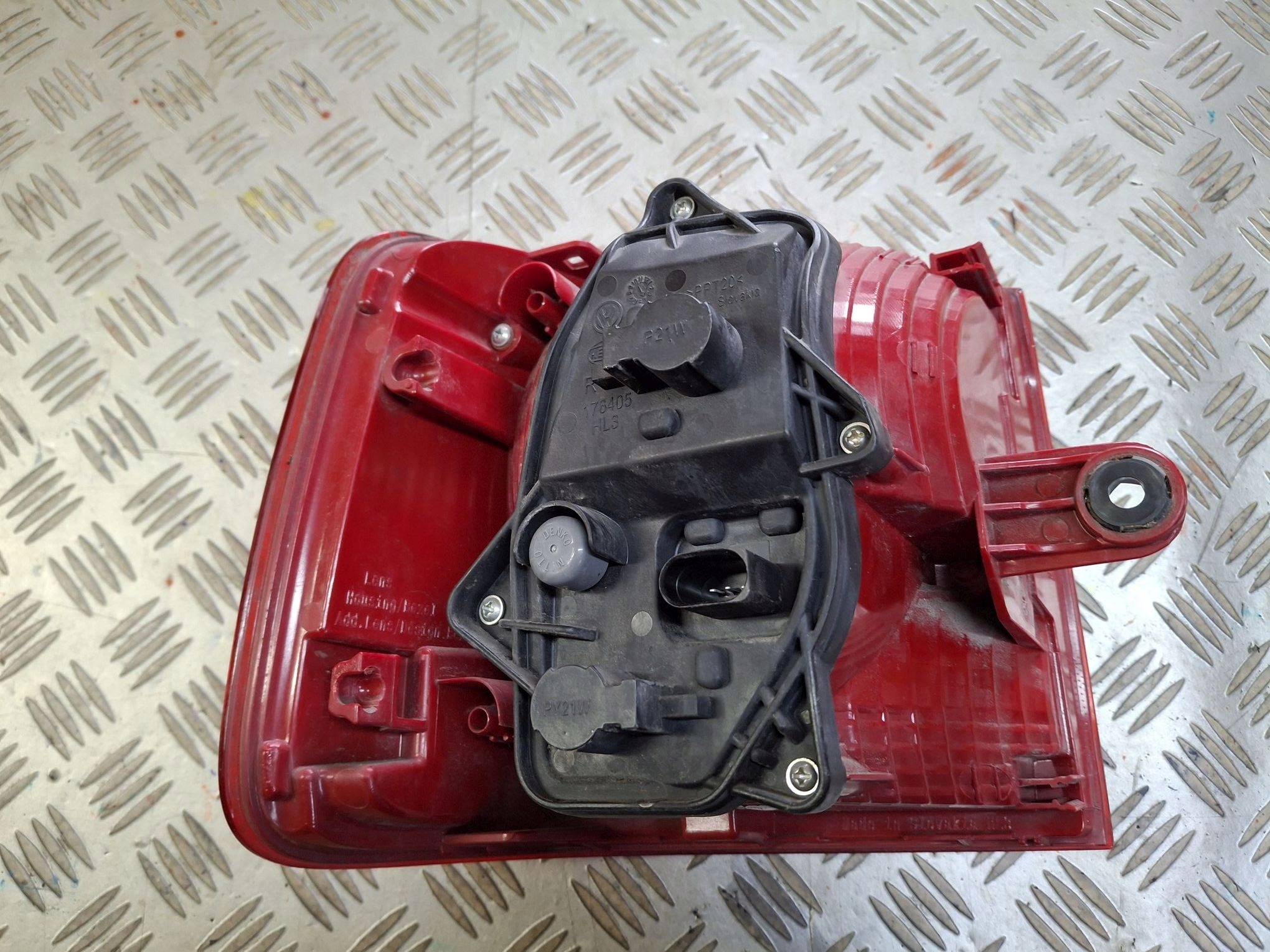 light rear right NAROZNA VW TOURAN and LIFT 2010R->