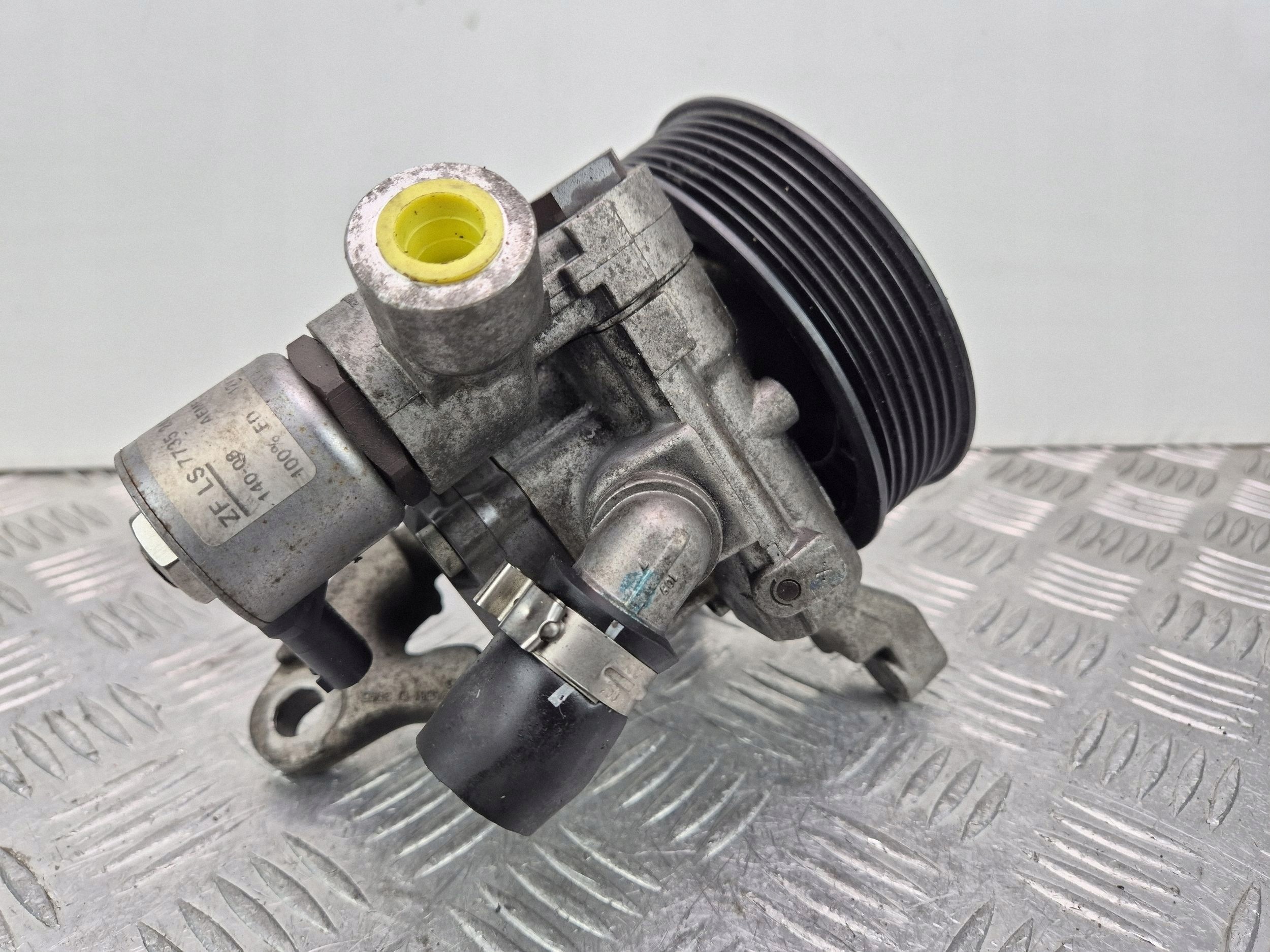 BMW 3 E90 E91 335i pompa servosterzo N54B30A 677924501