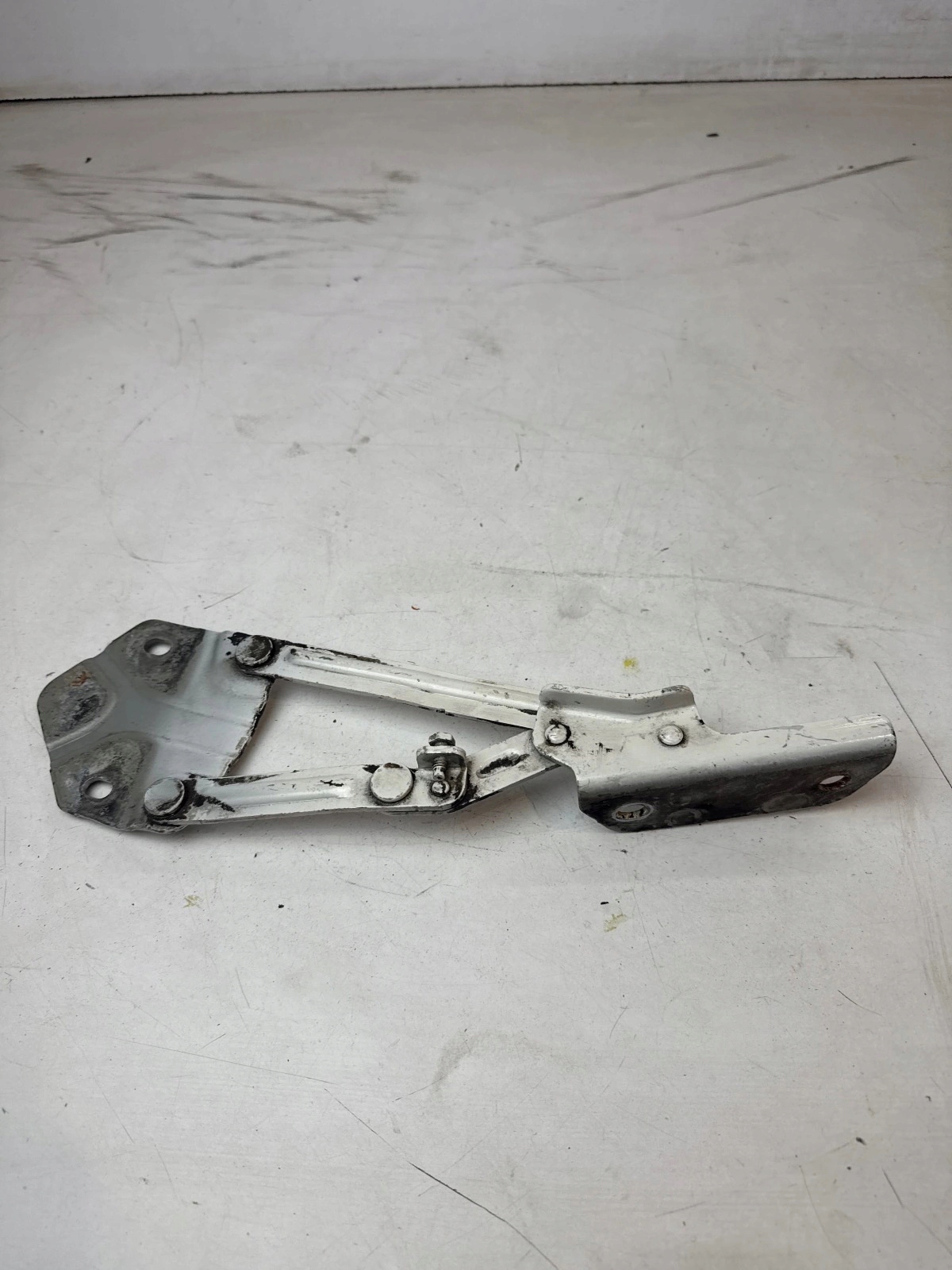 hinge bonnets front front left Volkswagen Touran and