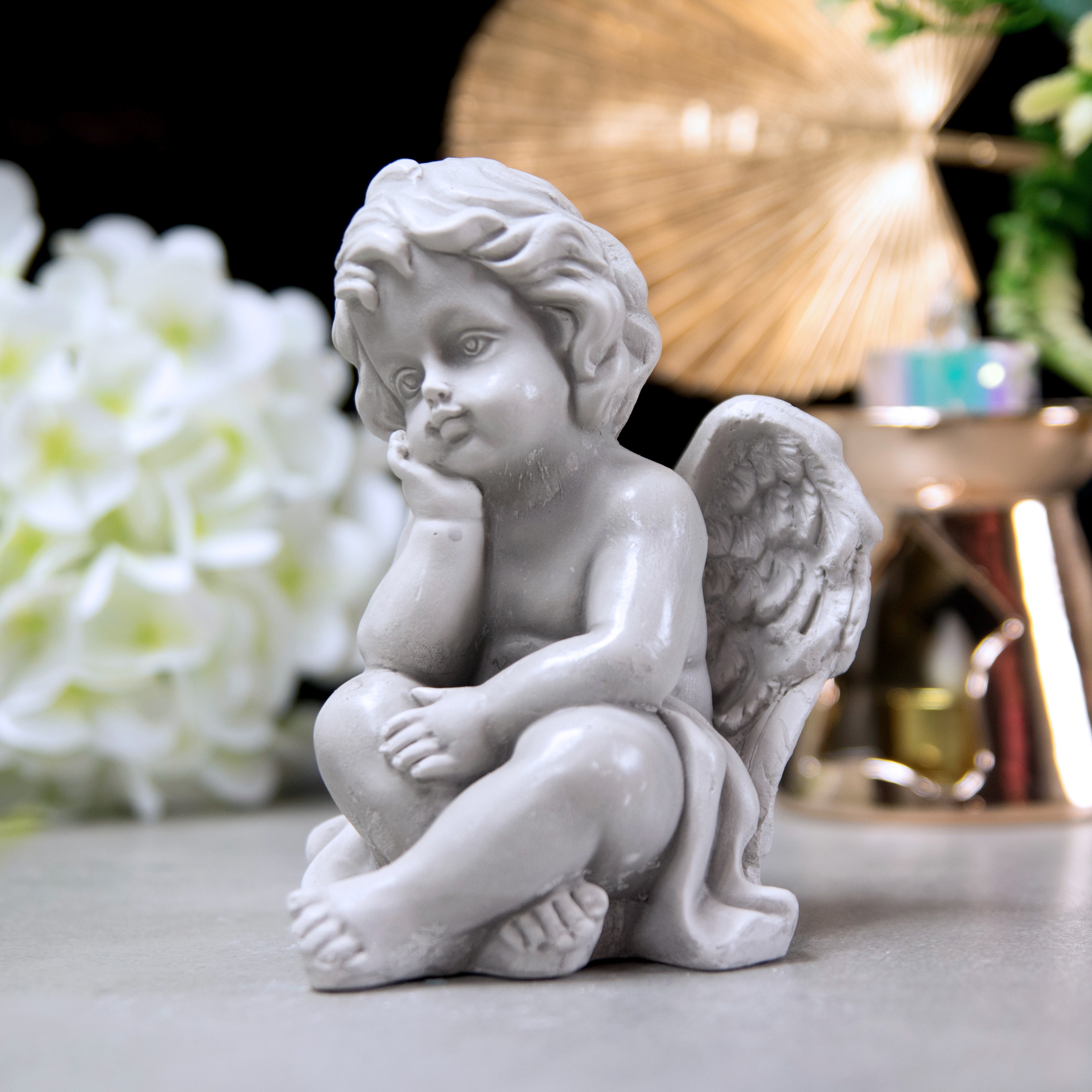 ANIOŁEK SIEDZĄCY prezent dla gości FIGURKA GIPSOWA dekoracja KOMUNIA szary Stan opakowania oryginalne