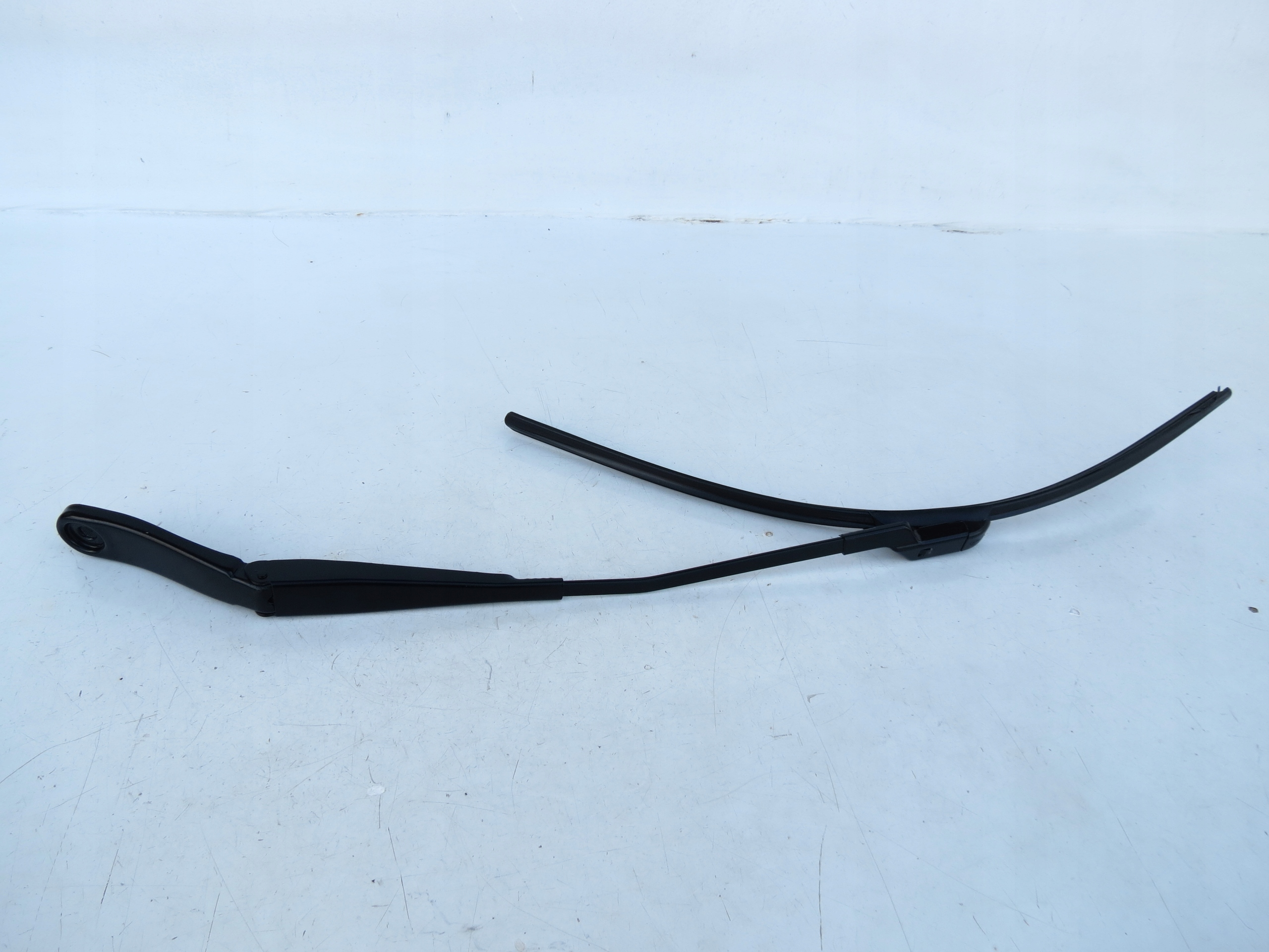 wiper arm left left front front EUROPA 30753525 VOLVO XC60 and