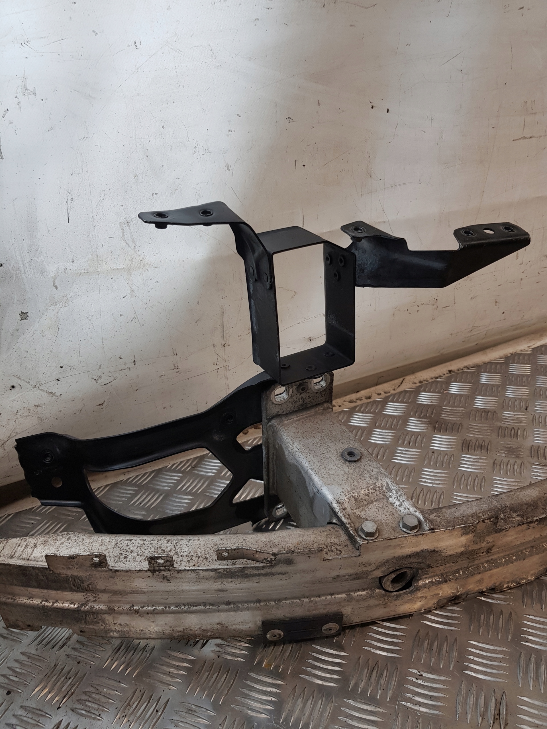 bumper support front 7148586 BMW E60 sedan 06R