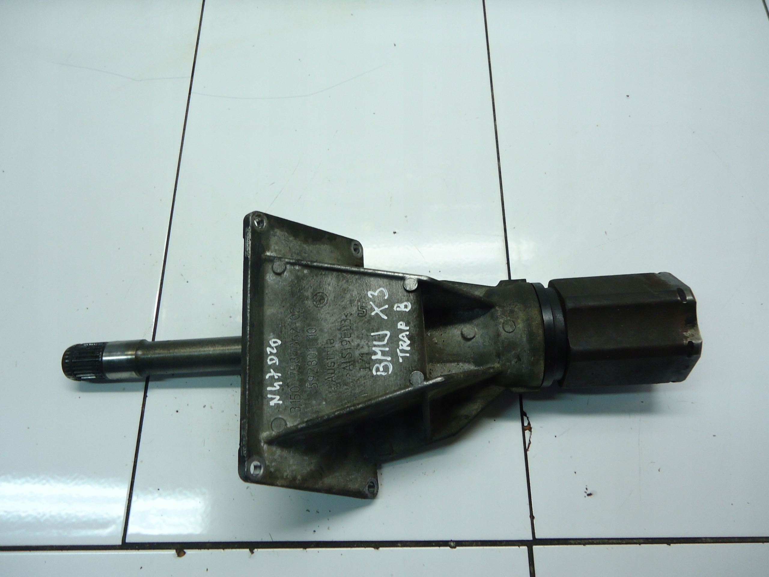 BMW 3 E90 2.0D N47D20 Demi axe Support 7587862