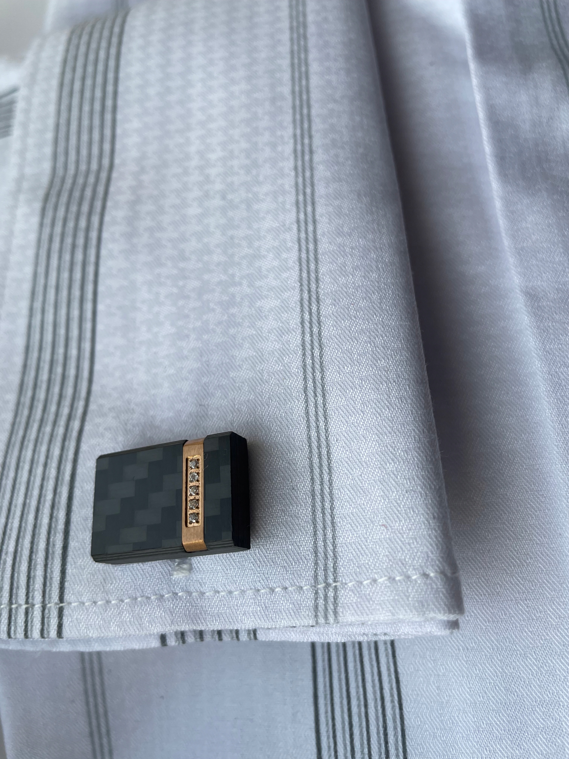 Módní elegantní moderní manžetové knoflíčky Exc Karbon Carbon V Pouzdru