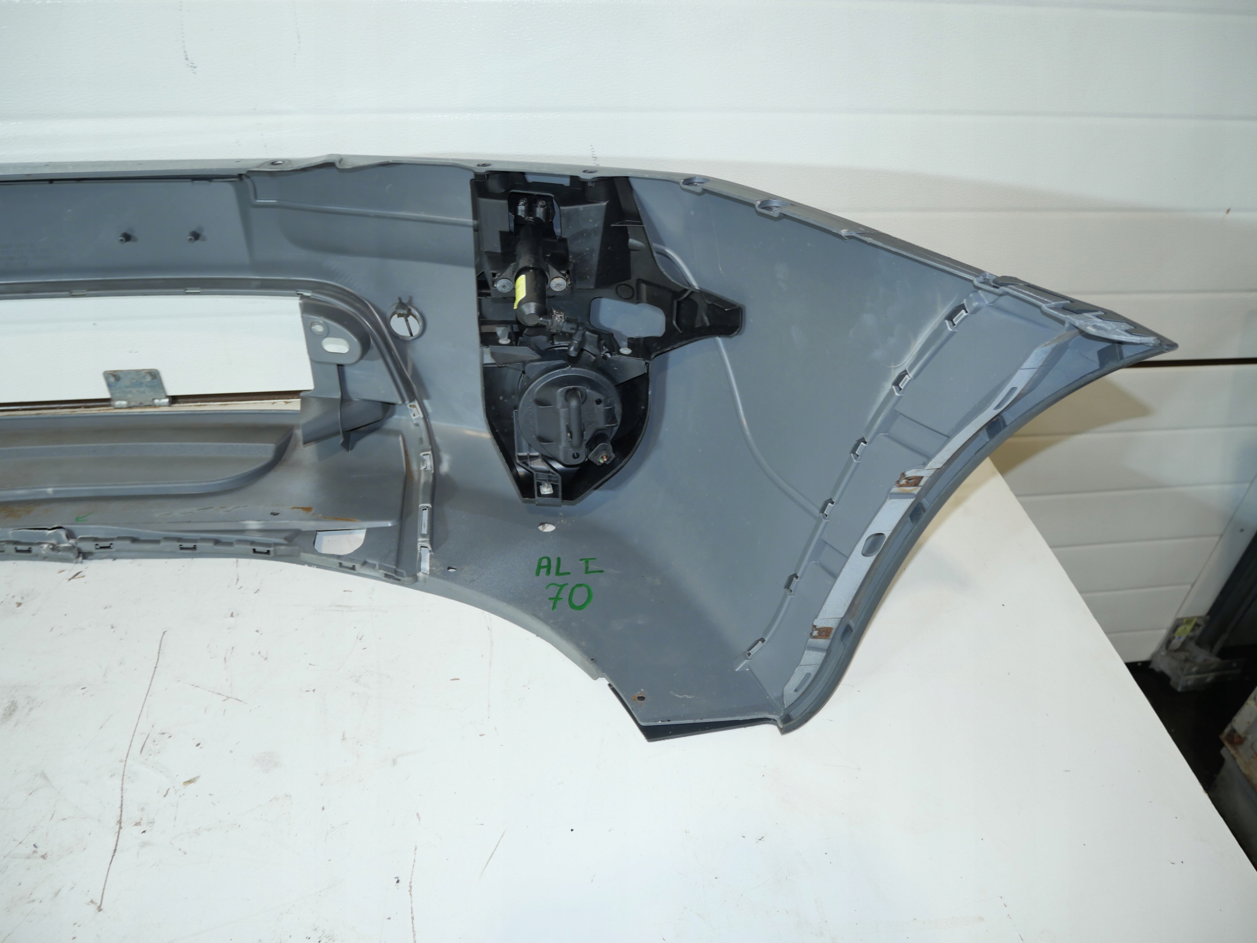 bumper front front SKODA OCTAVIA II SCOUT washers 1Z0807221H