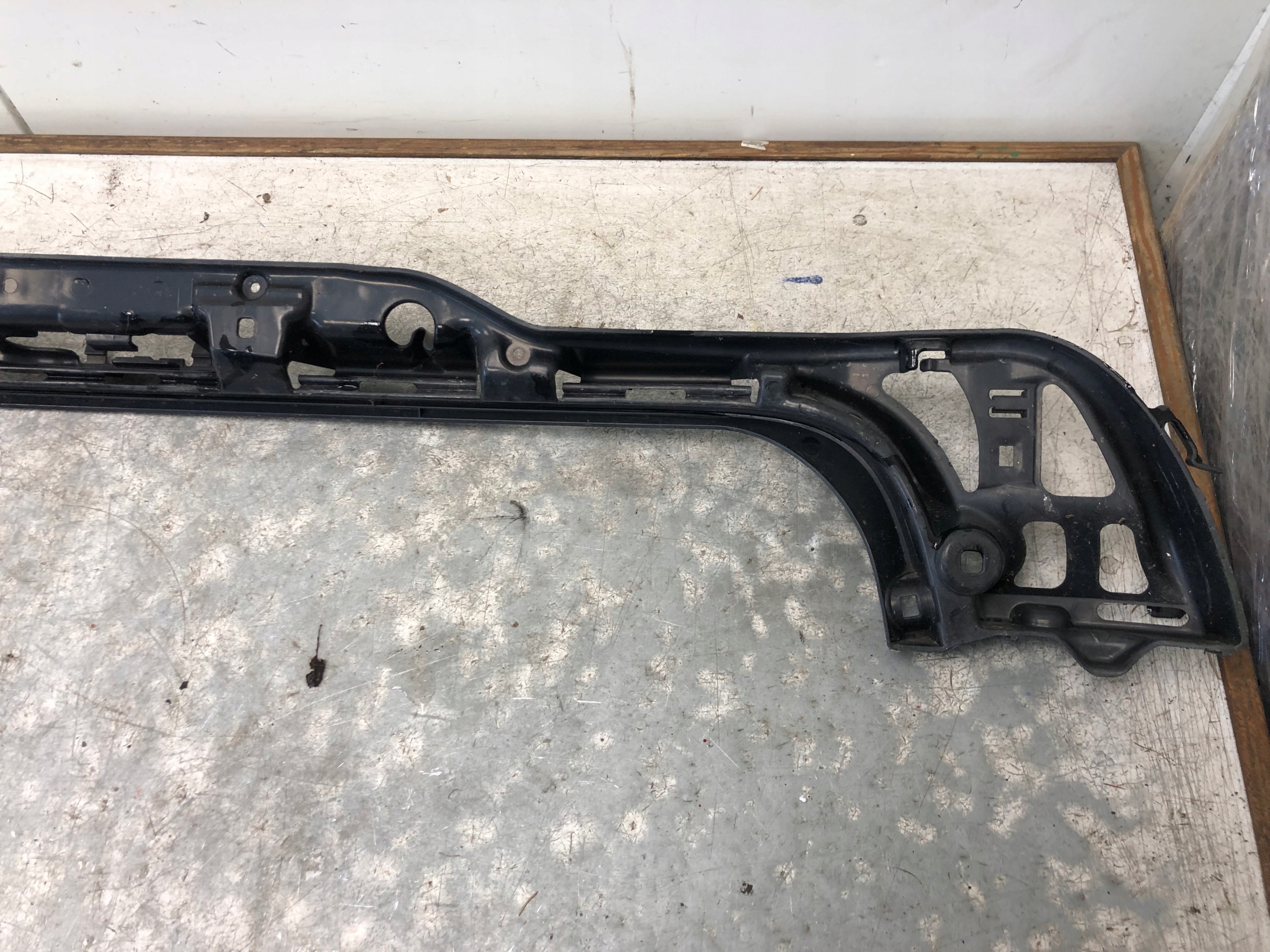 bumper bracket rear part BMW E61 7060797