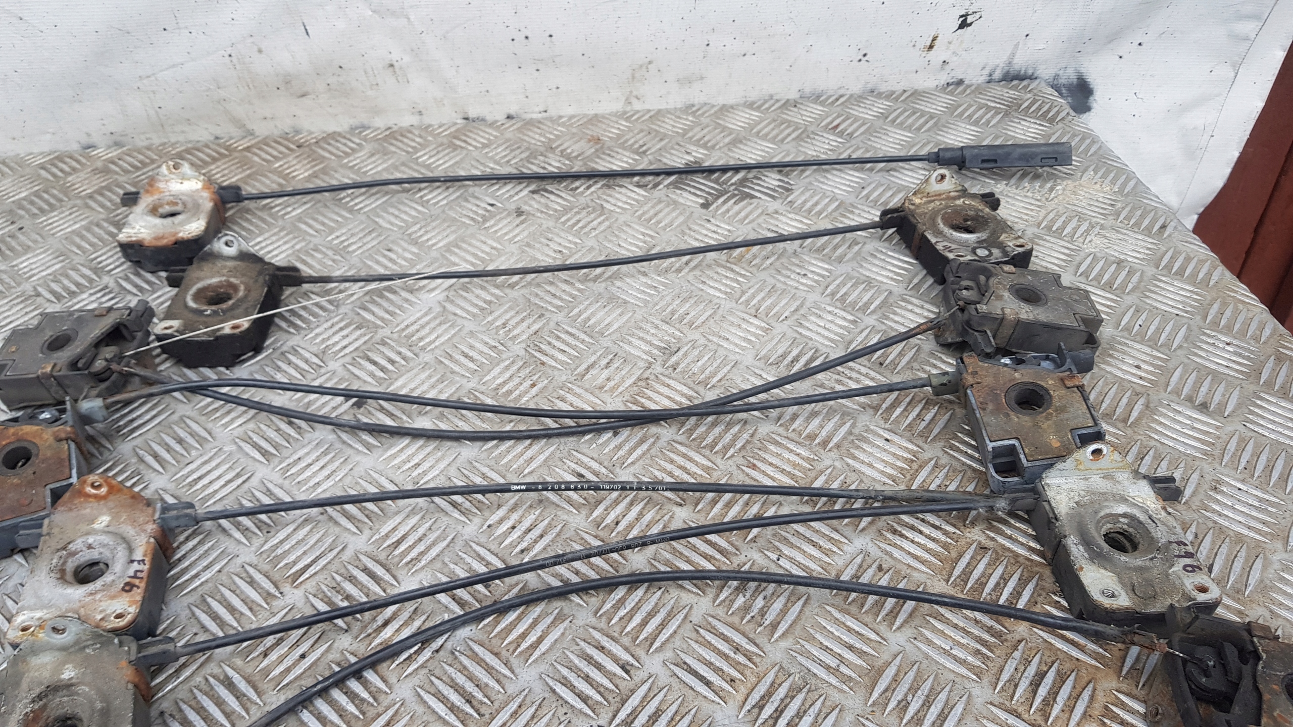 BMW 3 E46 lock ZAMKI bonnets rope left + right komplet
