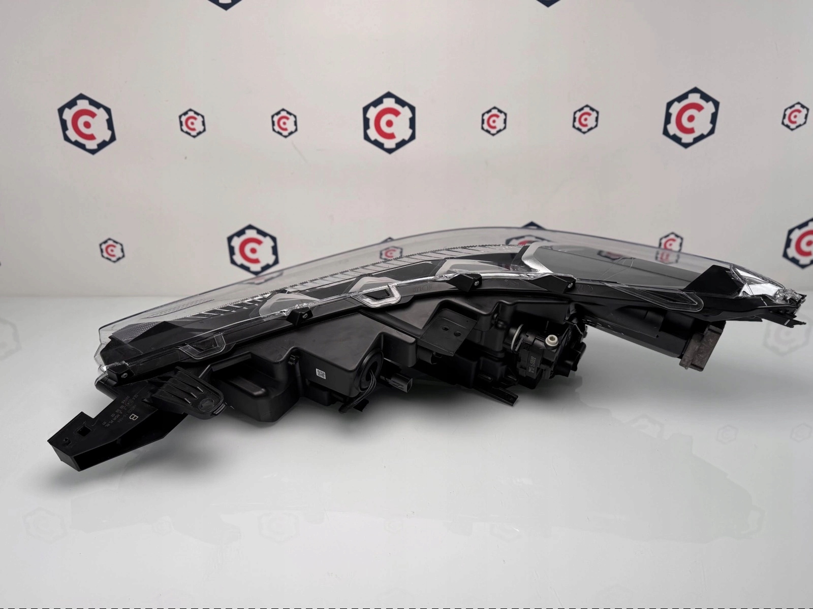 LAMPA PRAWA PRZÓD TOYOTA COROLLA CROSS FULL LED Informacje dodatkowe silniki regulacji w zestawie