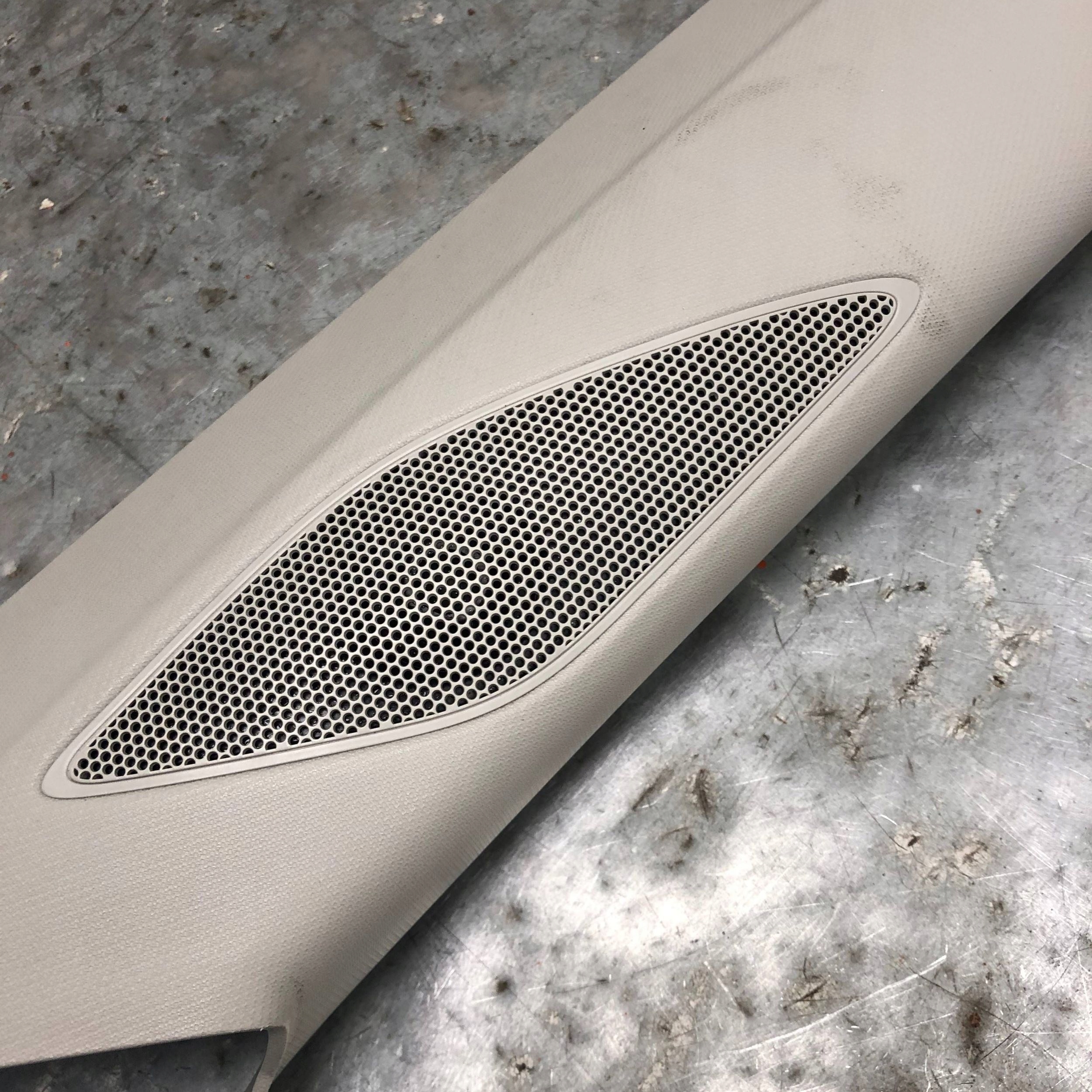 cover SLUPKA right front VW TOURAN III 5TA867234