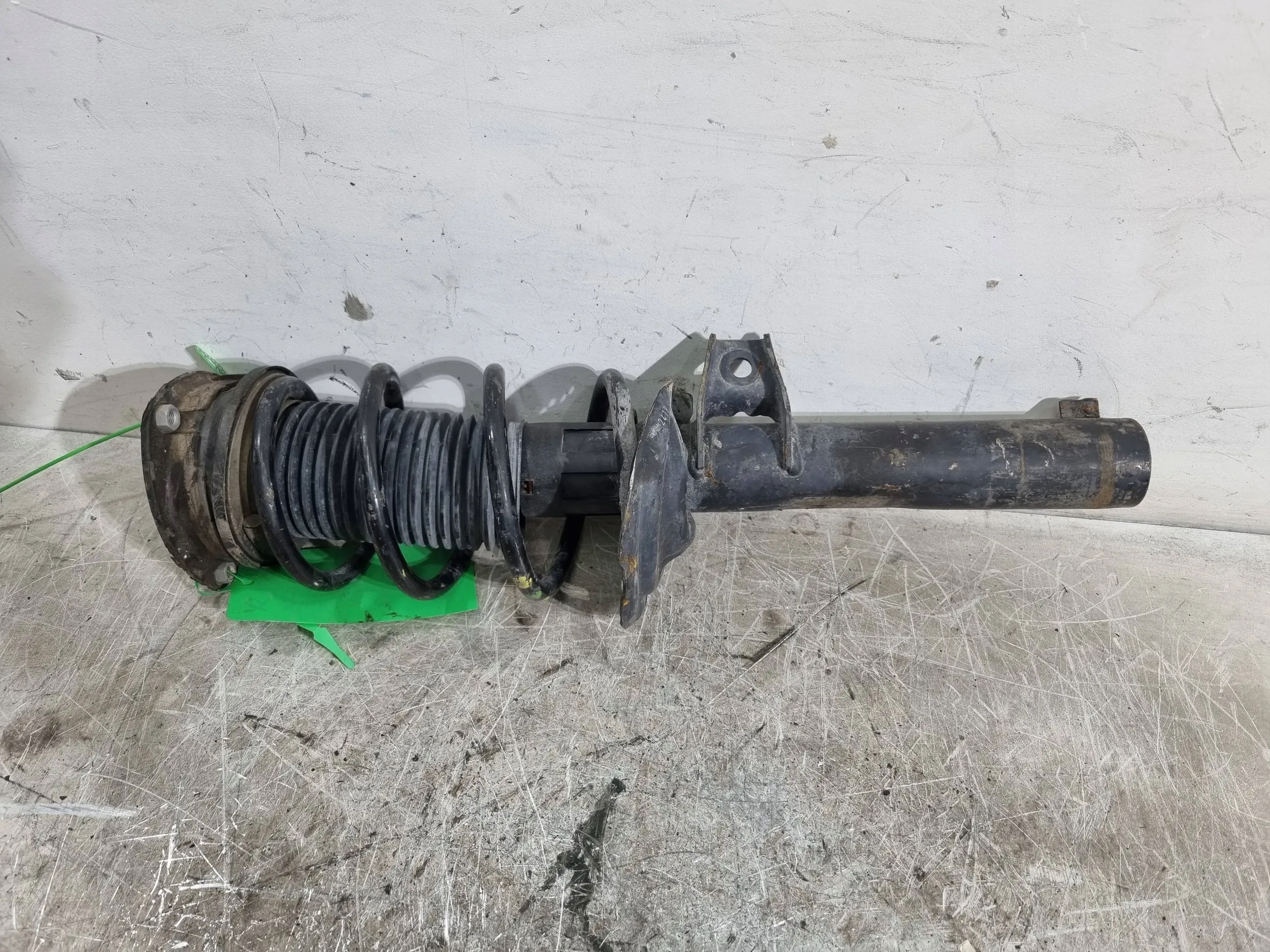 shock absorber left front 5Q0413031FL 5Q0412103E VW GOLF 8 LEON AUDI A3 TIGUAN