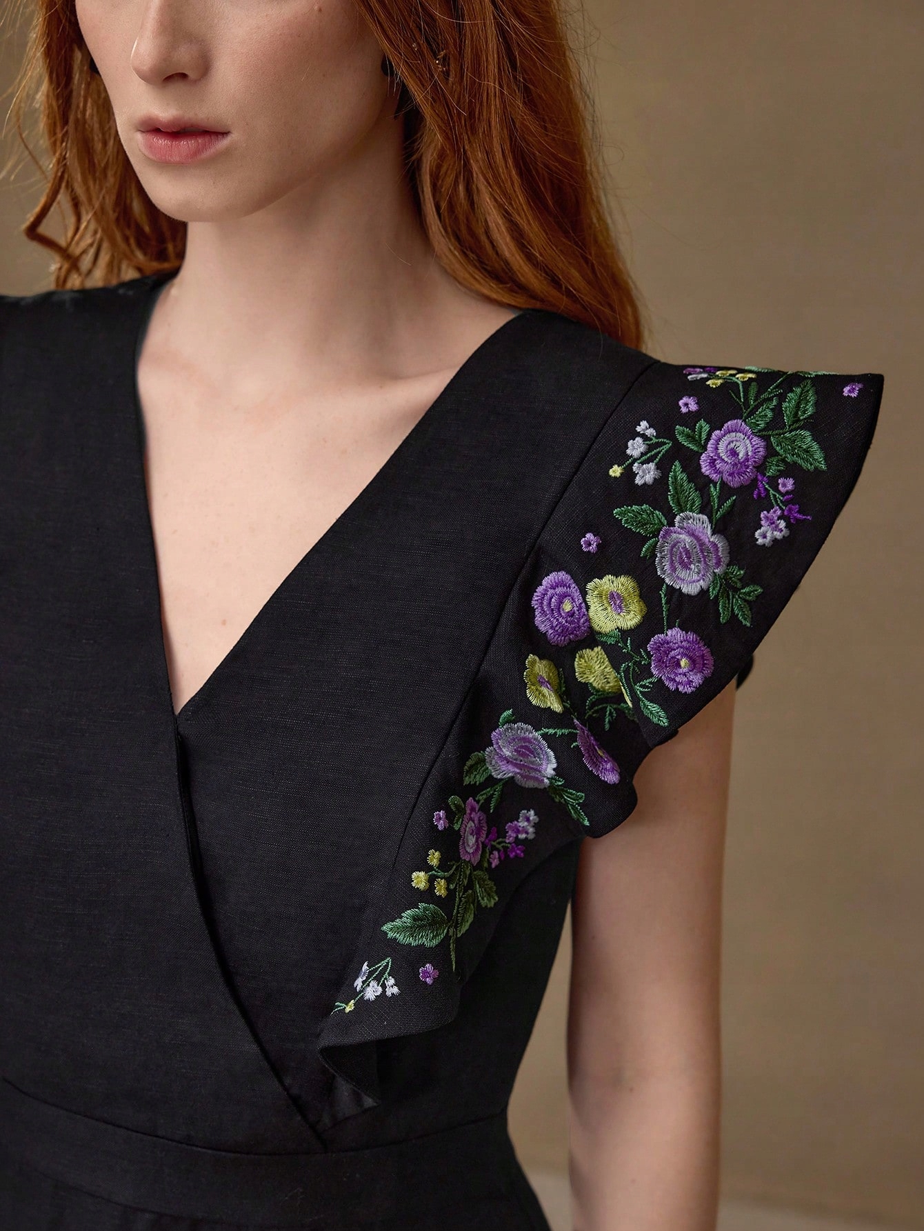 Šaty S Hackovanými Květy Premium Černé Motf Xs 34