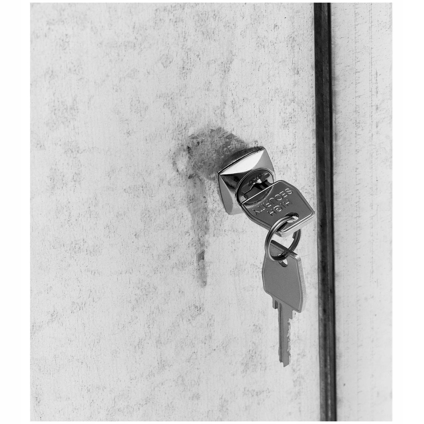 SZAFKA METALOWA ZAMYKANA PAKA JEŹDZIECKA Z PÓŁKĄ Marka inna