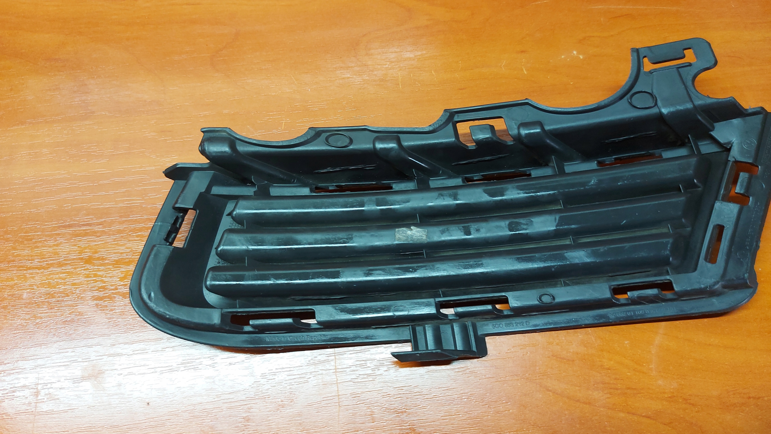 grid moulding of a bumper right right front front VW GOLF VII 12-16