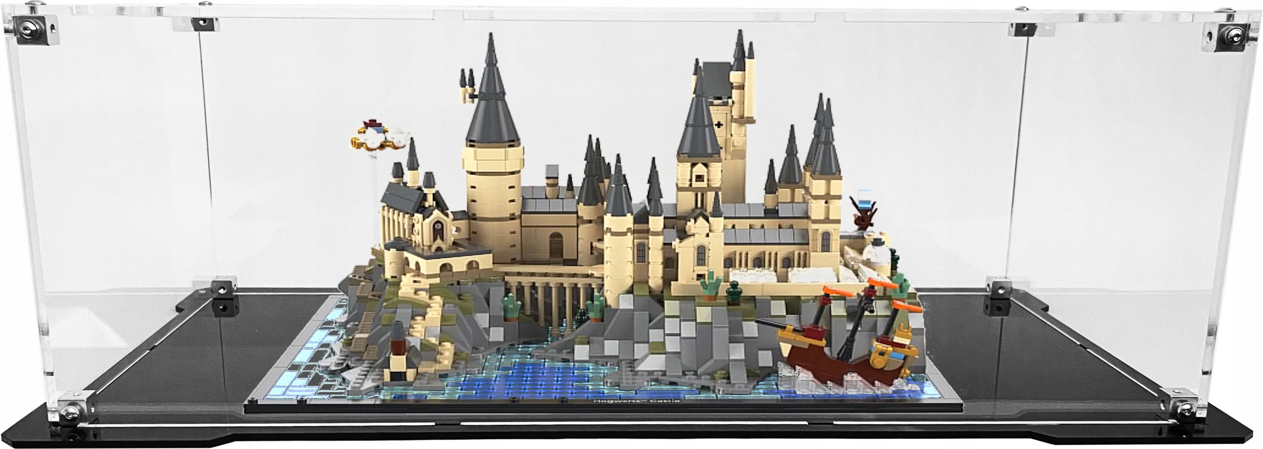 Vitrína s černou základnou pro stavebnici Lego 76419 Zámek Hogwarts a blána