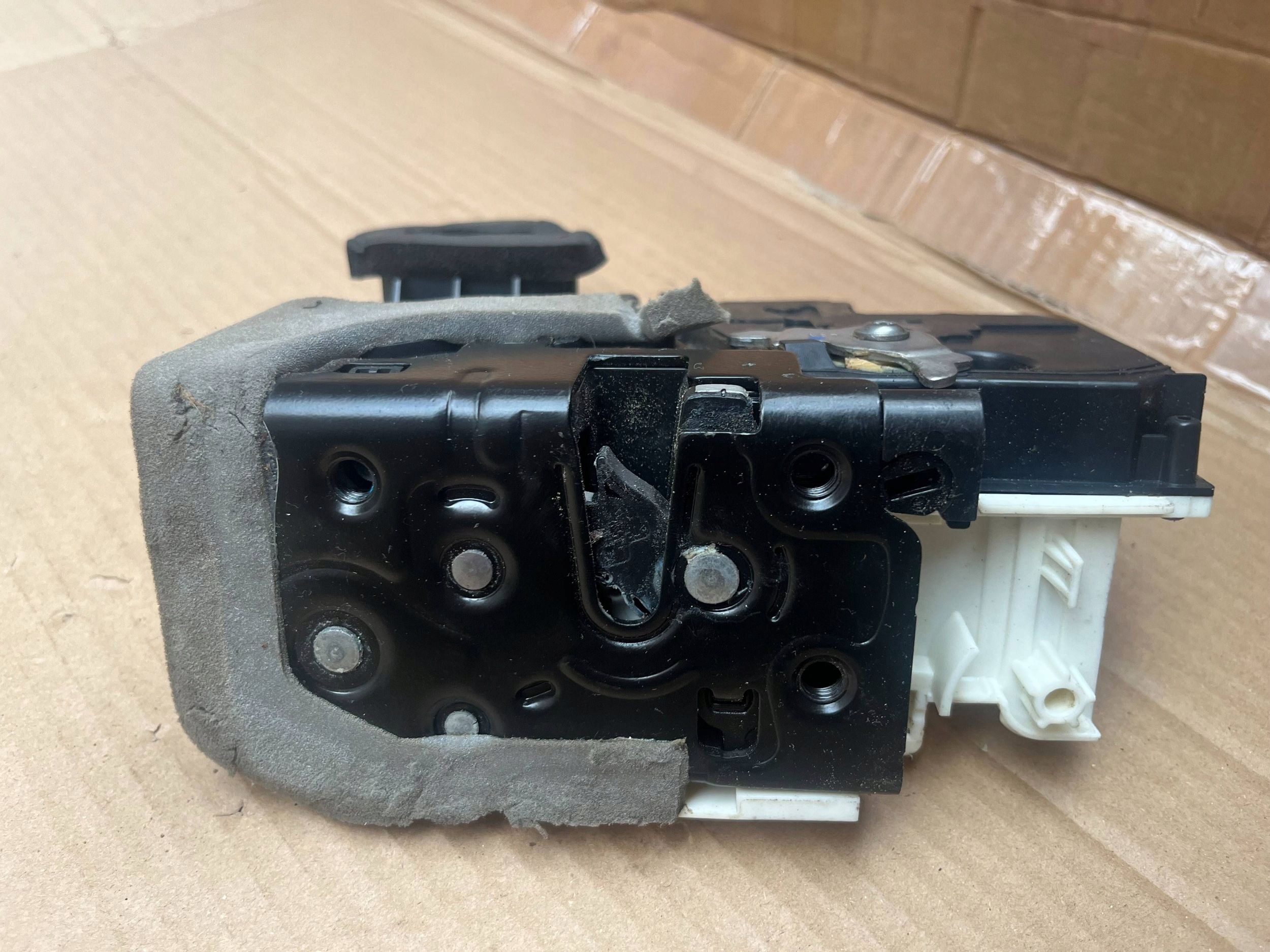 AUDI A7 4K8 lock door left rear part 4K0839015P original !
