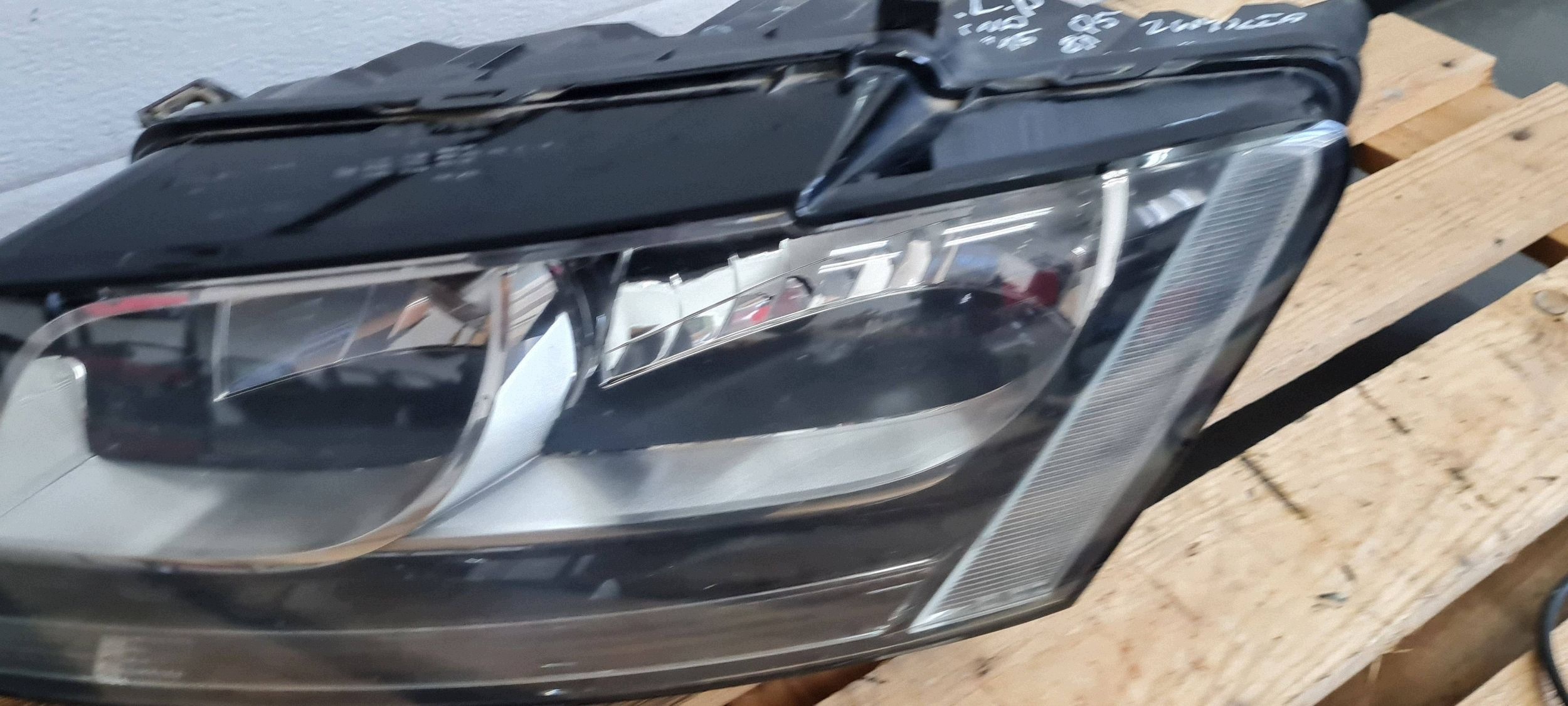 Q5 8R light left left front front ANGLIK RHD UK 8R0941003A