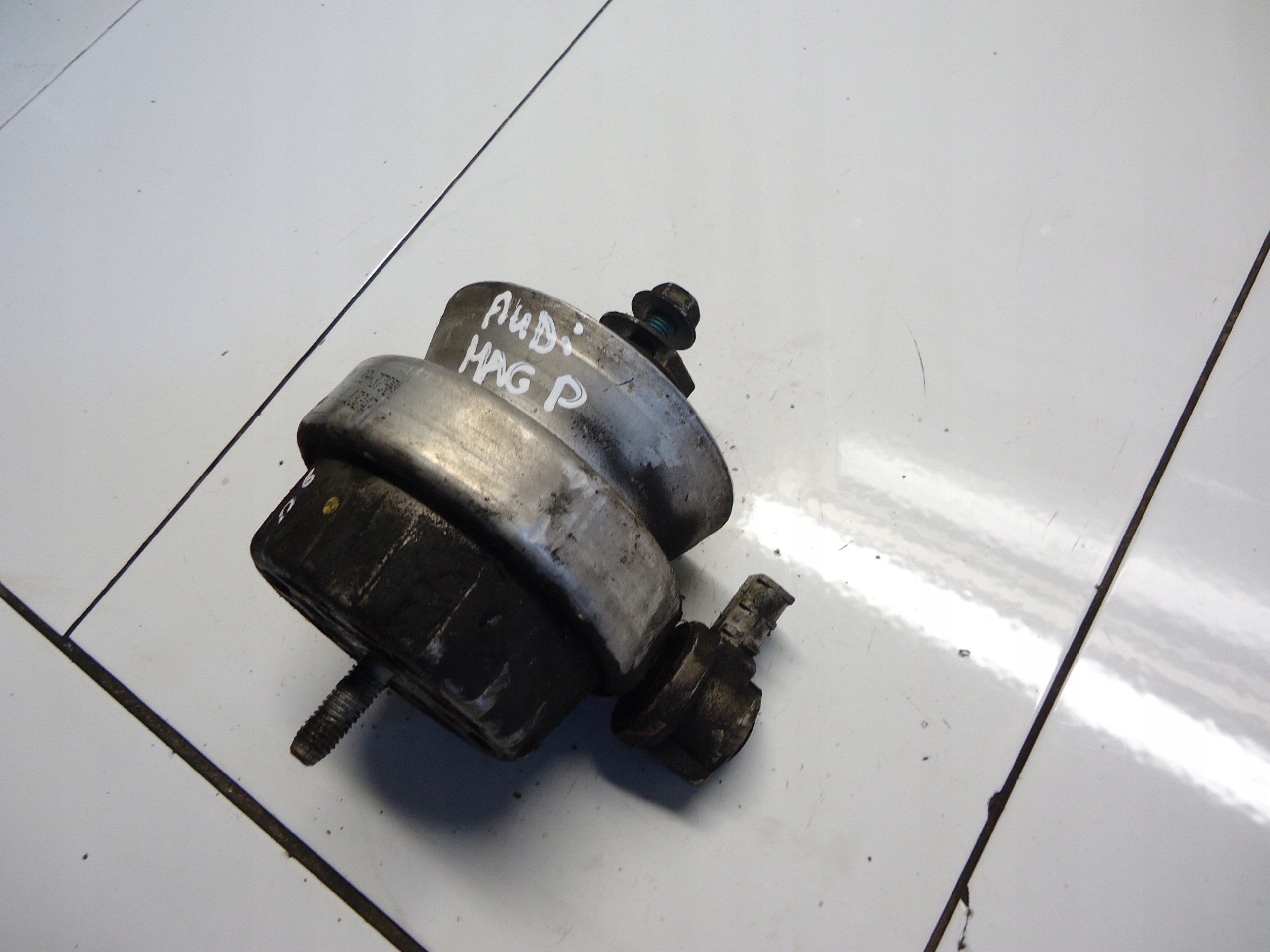 AUDI A6 C6 3.0TDI V6 2010 CDY engine mount 4F0199379BL