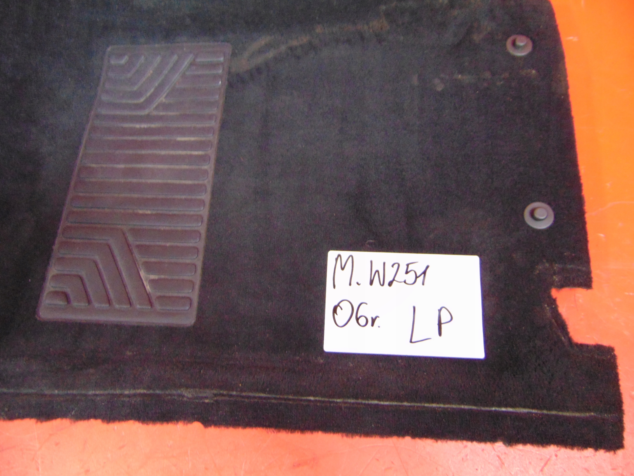 MERCEDES R-KLASA W251 05-09 carpet mats left front front EUROPA