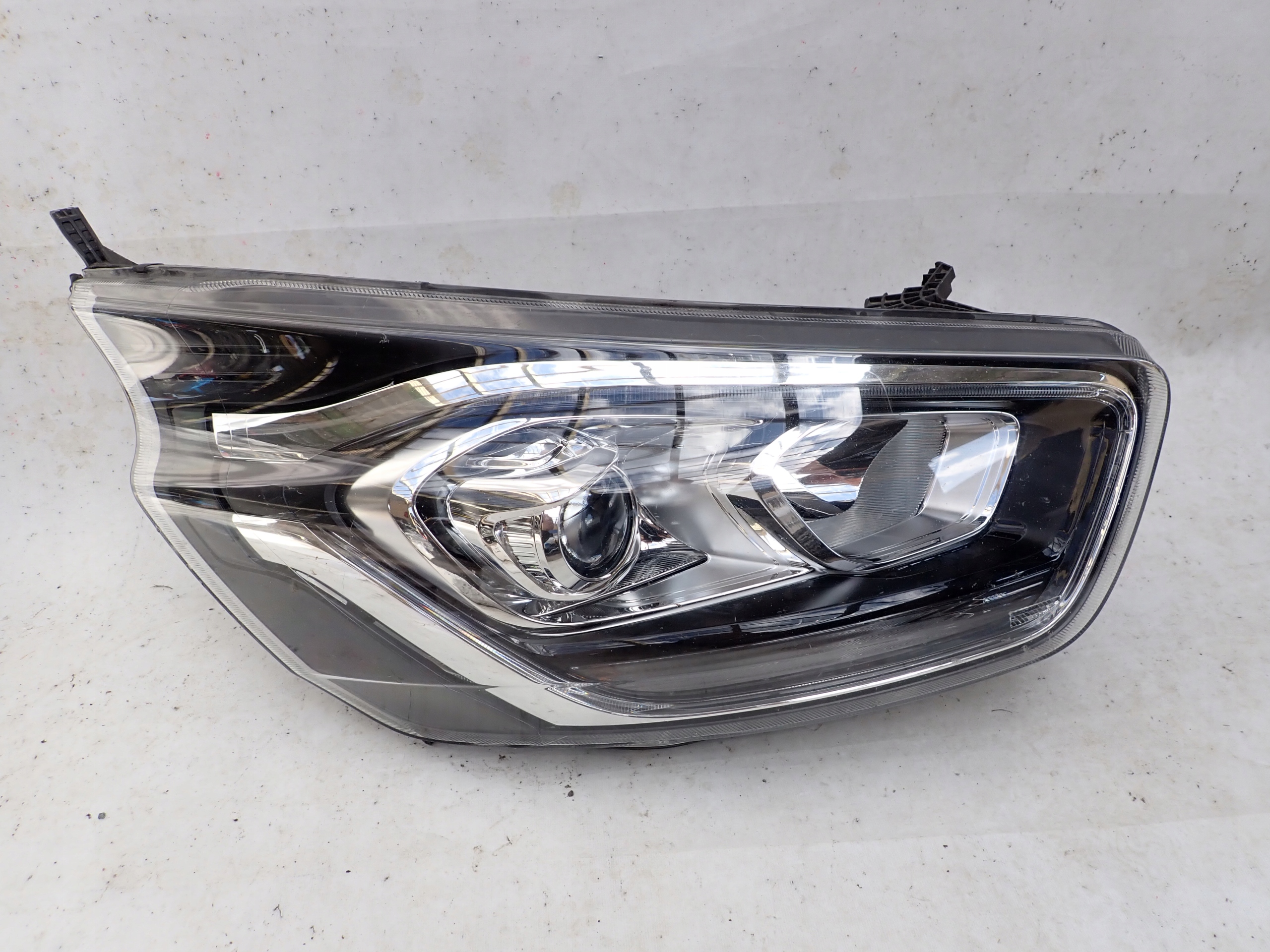 FORD TRANSIT CUSTOM and 1 MK1 LIFT 17-23 light front front right