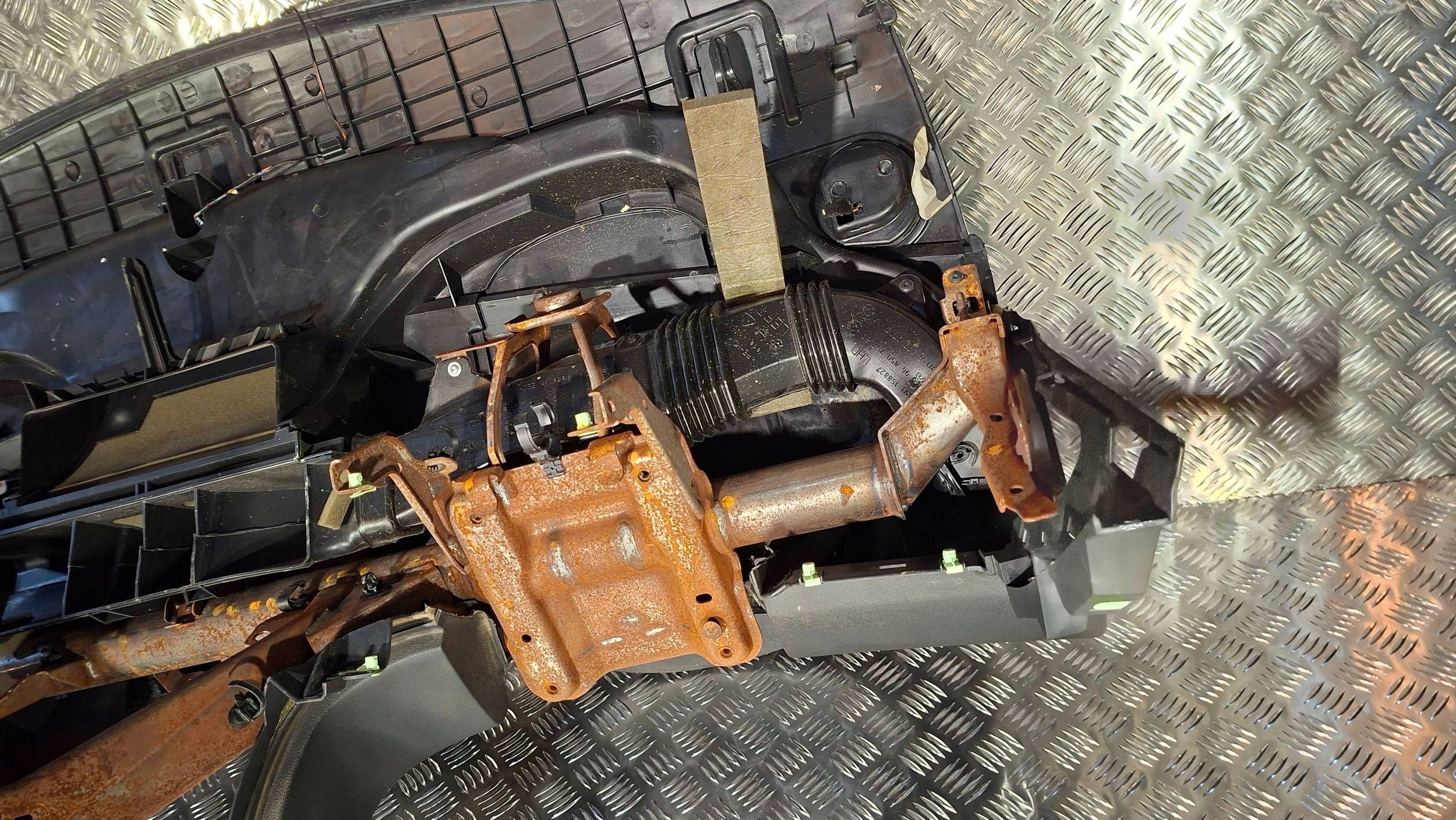 торпеда консоль peugeot 3008 и 2009-