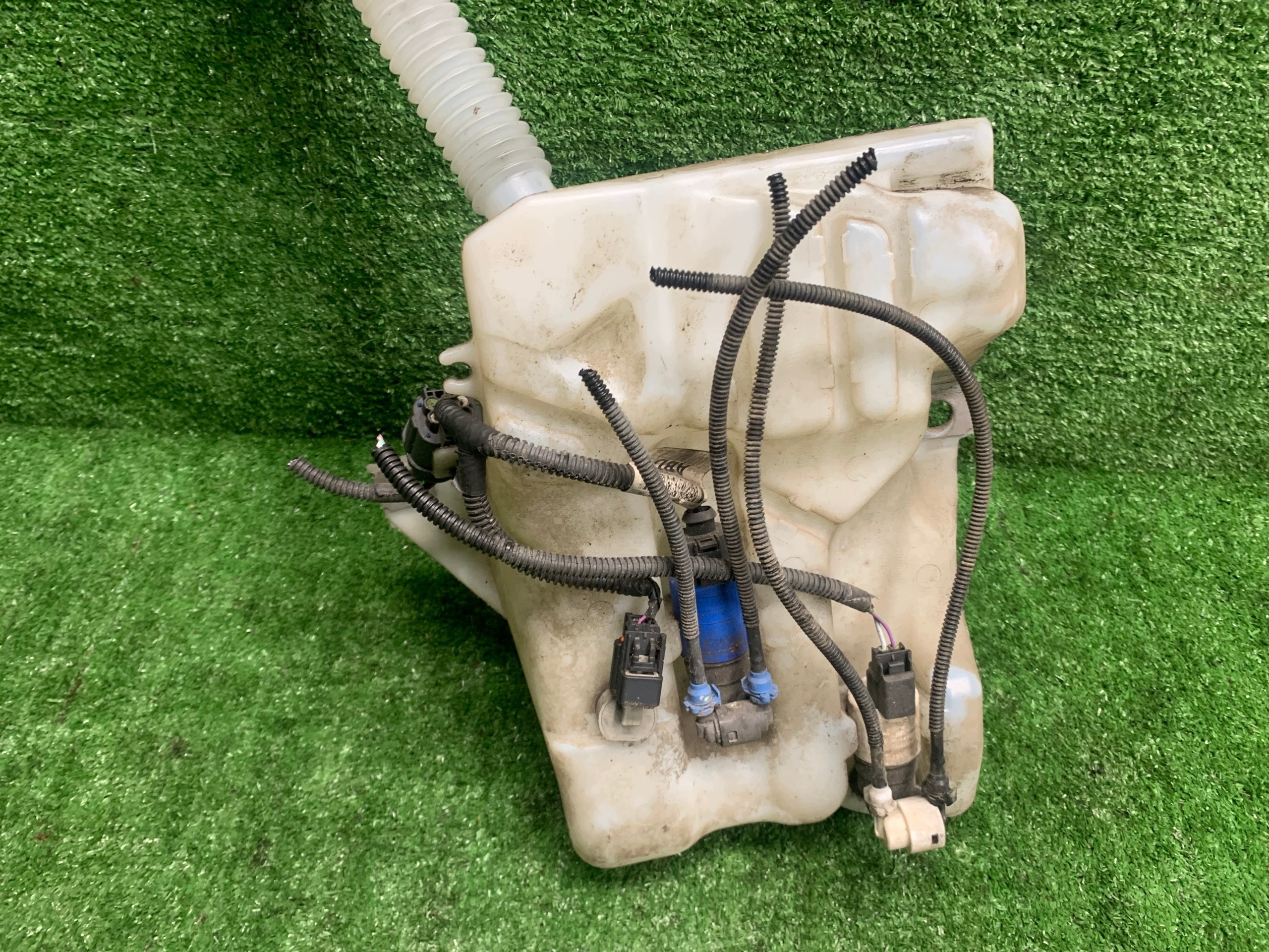 Ford C-MAX MK3 washer fluid tank AV6113K175A