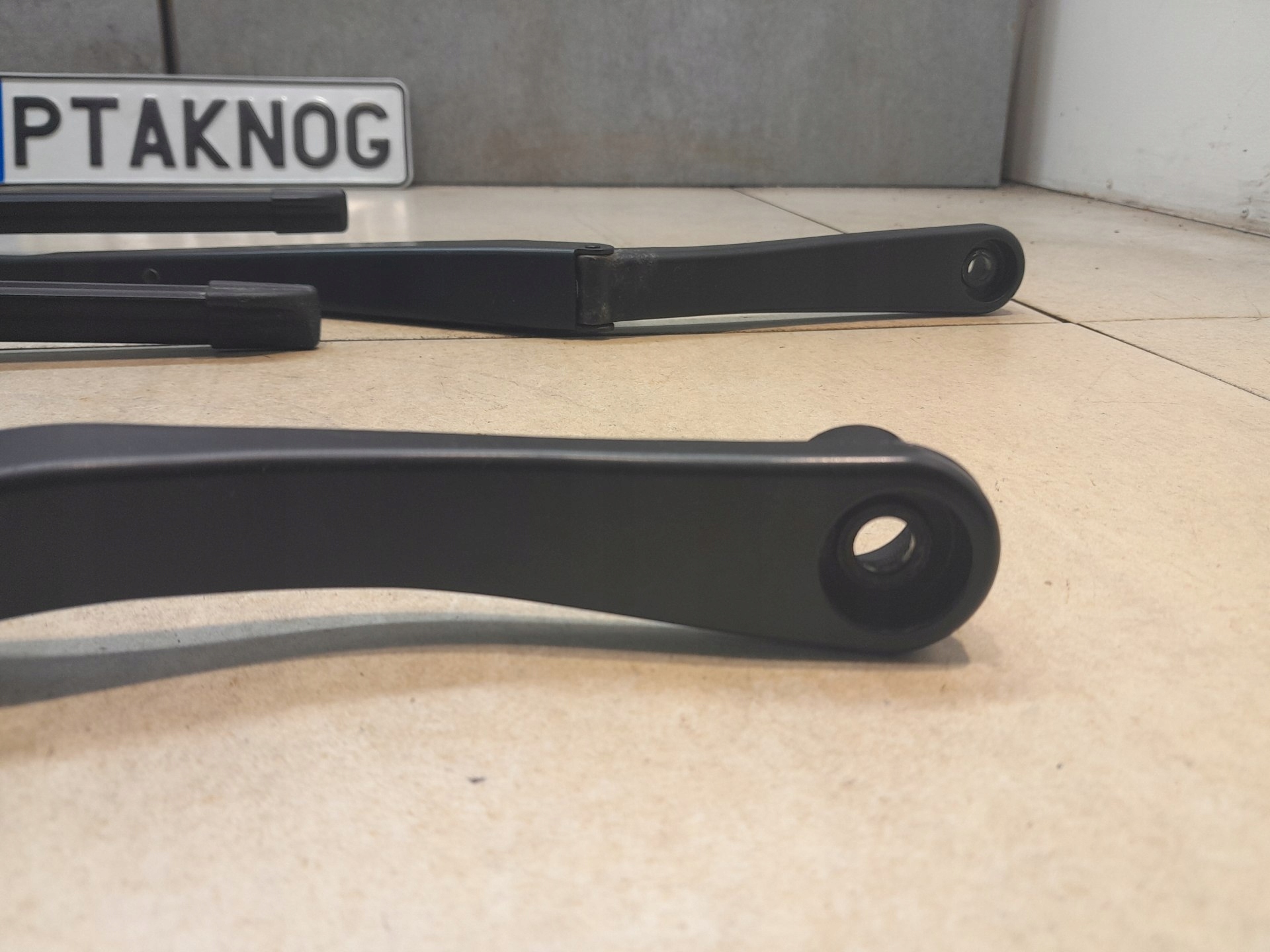 wiper arm front CHRYSLER PT CRUISER 6147NWB