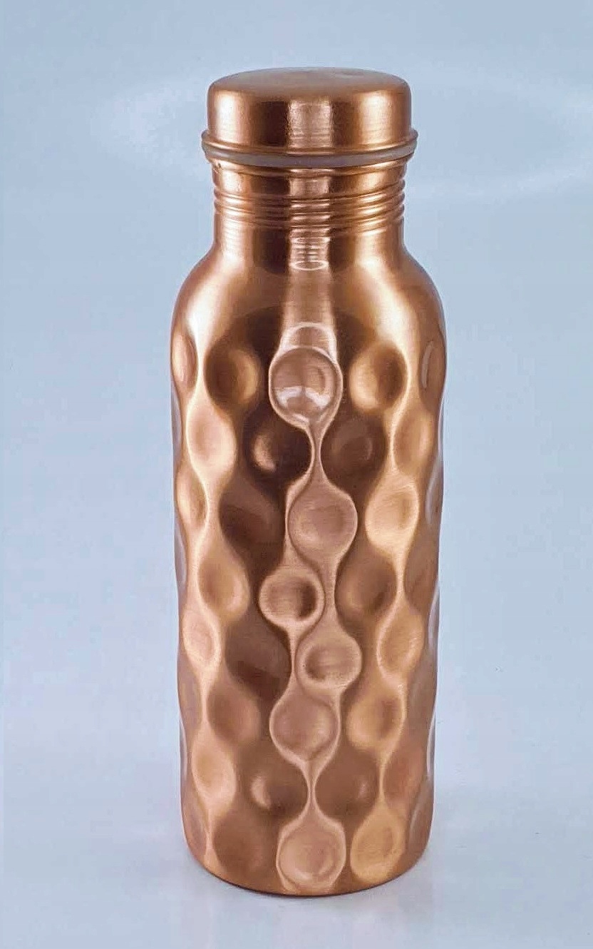 

Miedziana Butelka Półmat Wzór Diamentowy 950ml