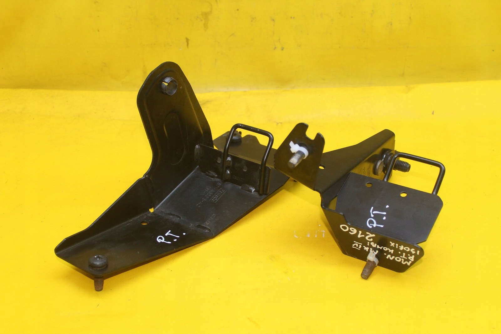 7S71-A613B90-AB - КРОНШТЕЙН КРЕПЛЕНИЕ ДИВАНА ПРАВЫЙ ЗАДНИЙ MK4 ISOFIX УНИВЕРСАЛ