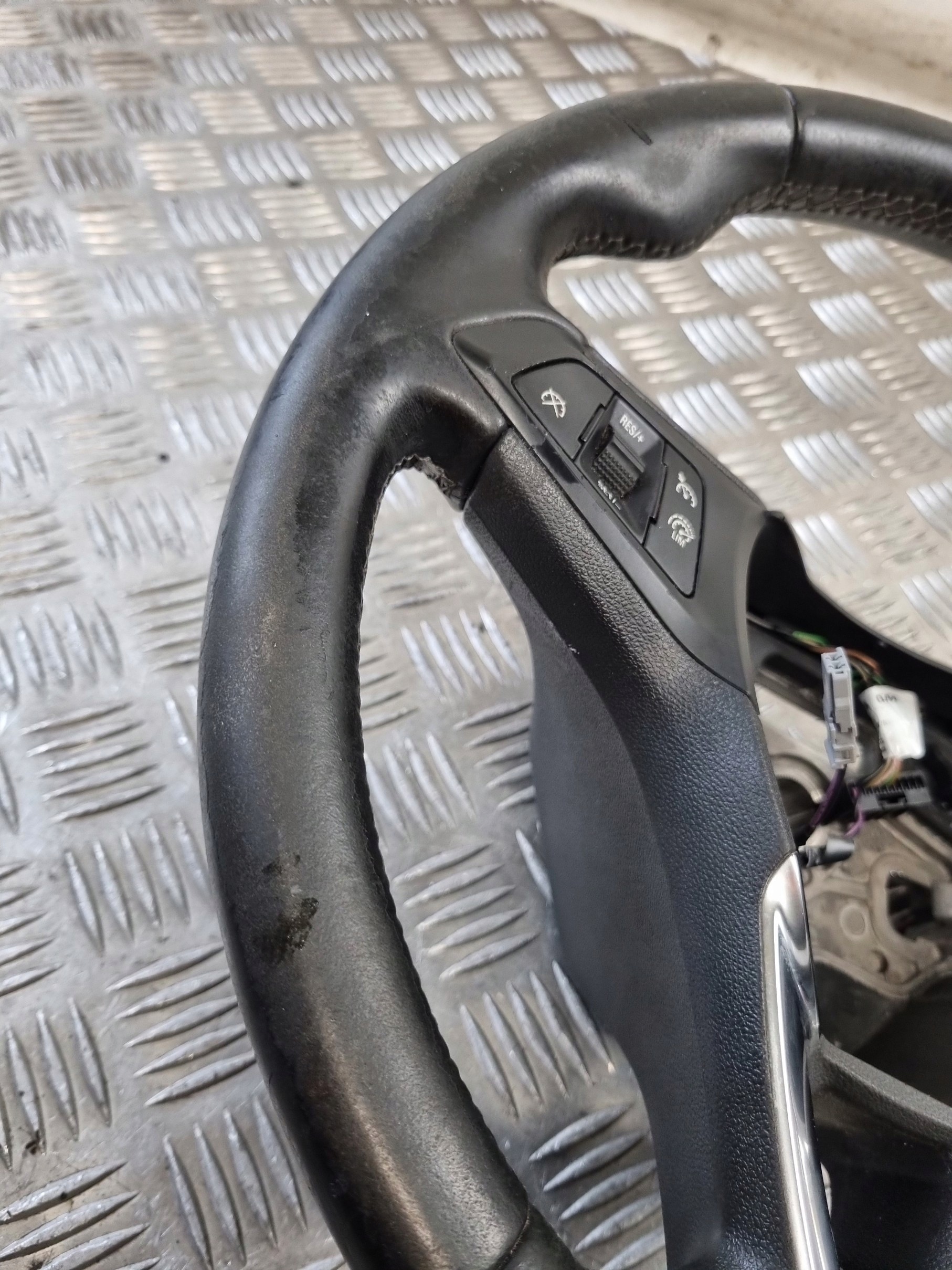 OPEL CORSA E volant kůže MULTIFUNKCJA