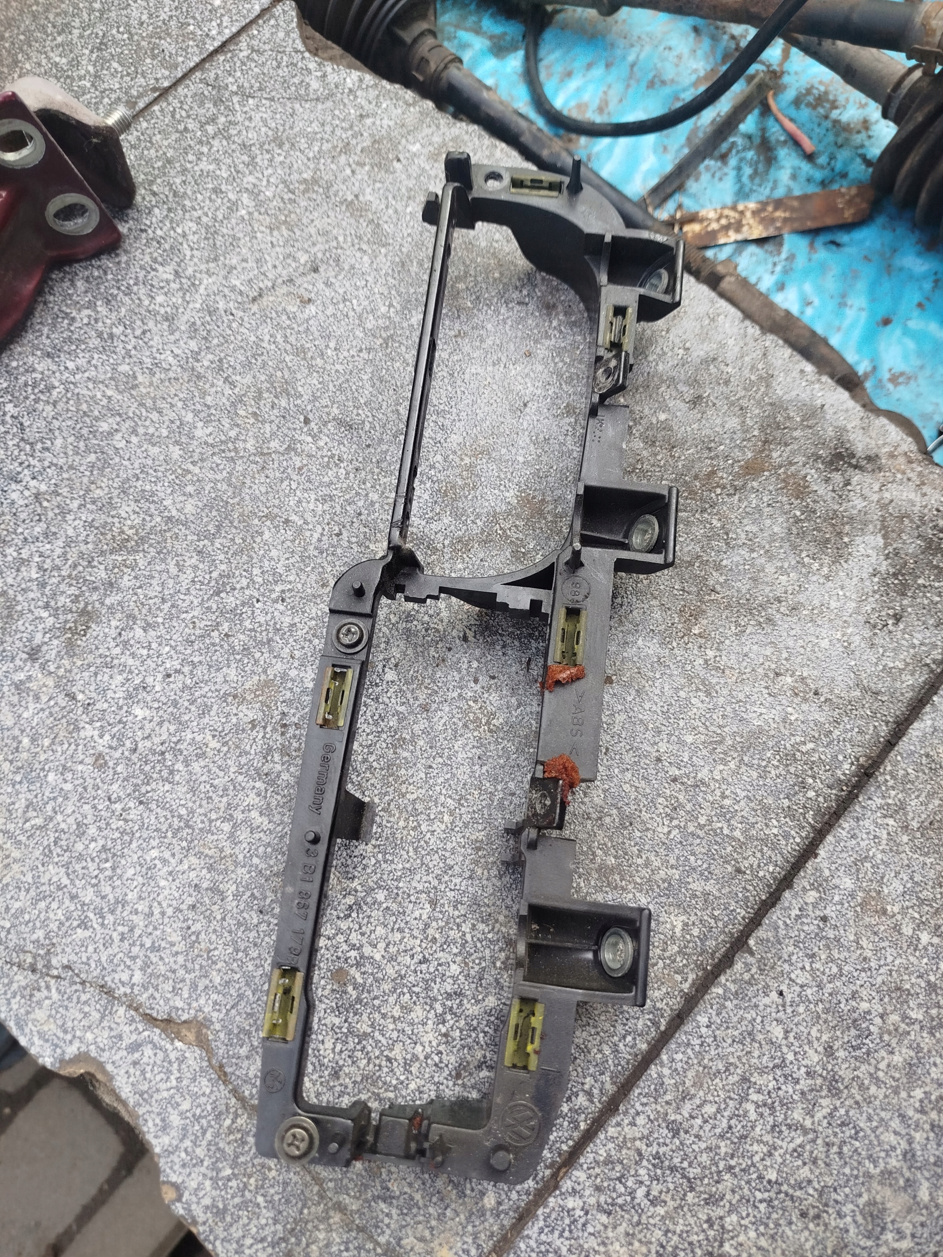 панель диффузор корпус Держатель ручки передний левый OCTAVIA I Golf IV 3B1867179B