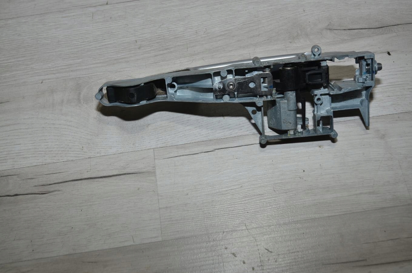 handle left front Peugeot Partner III lift 13r
