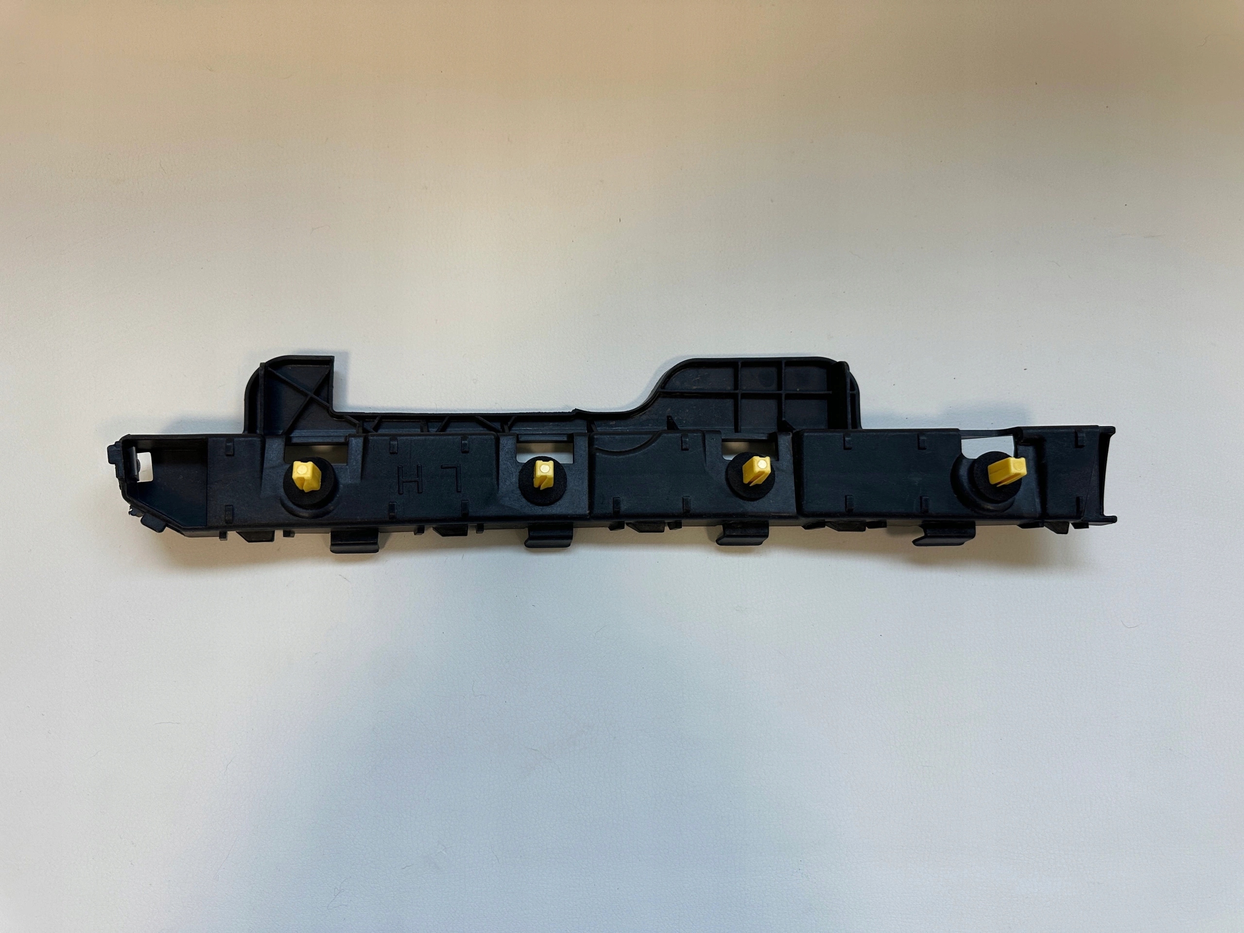 Hyundai Ioniq bumper bracket left rear part 86613G2000