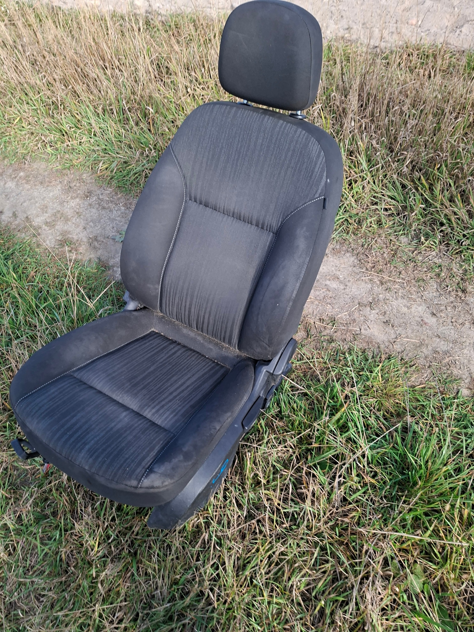 sedačka ľavý opel astra j