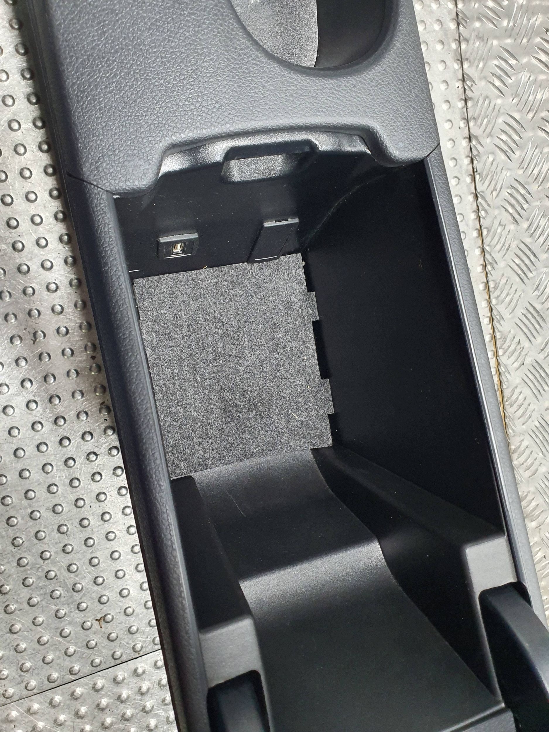 TUNEL central armrest MERCEDES W117 W176 W246
