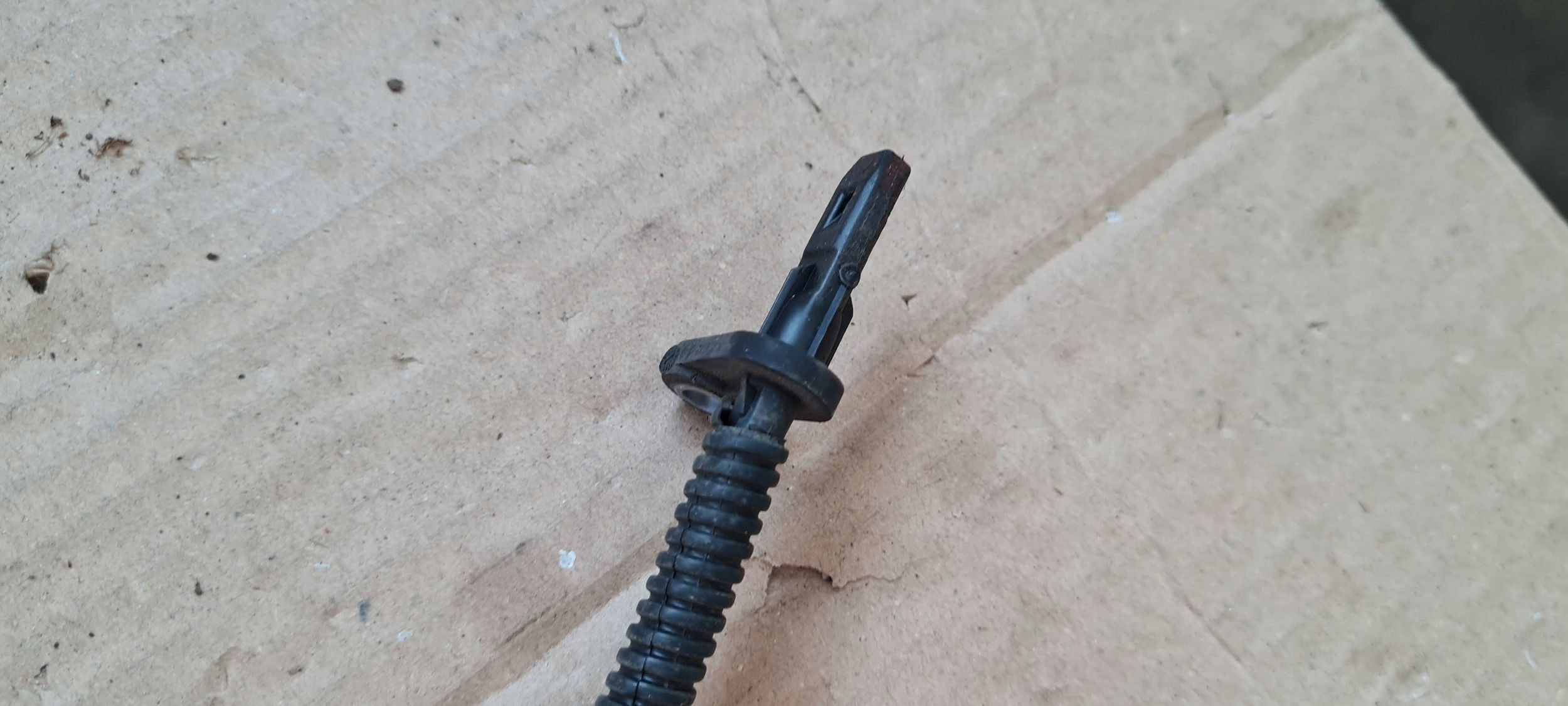 Jeep Grand Cherokee WL 2022 sensor PREDKOSCI ABS wheels rear part rear